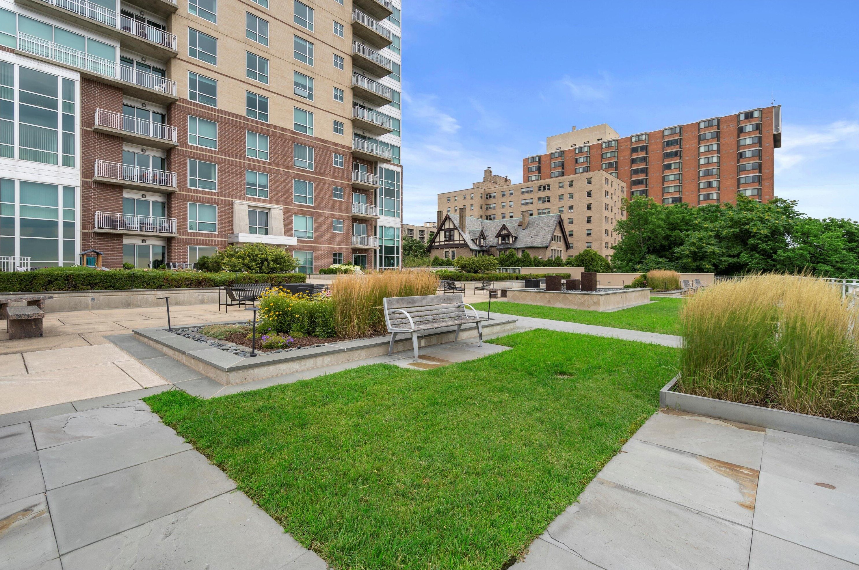 1522 Prospect Ave, Milwaukee WI 53202-6512 exterior