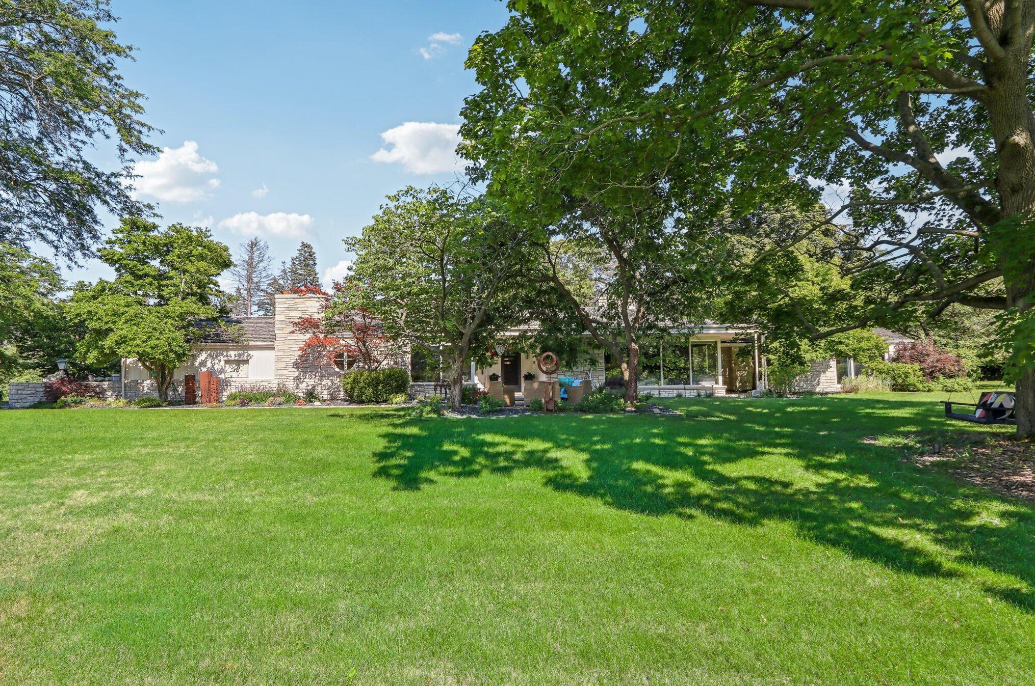 7450 N Skyline Ln, Milwaukee, WI 53217