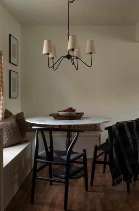 150 Lancaster Ave, Milwaukee WI  53217-5528 exterior