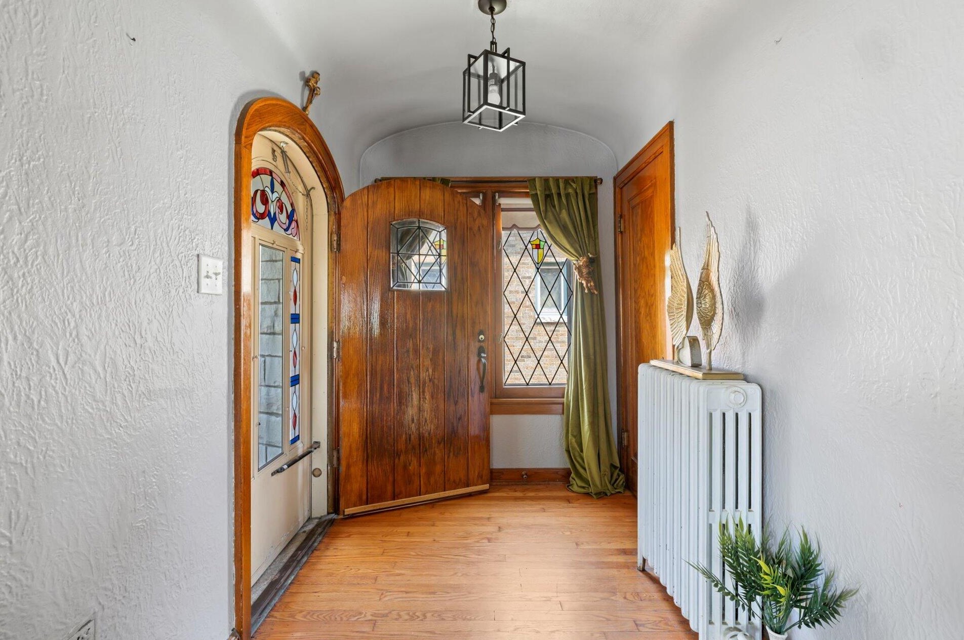 3376 11th St, Milwaukee, WI 53215-5133