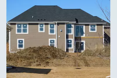 716  Hummingbird Ct, Grafton, WI 53024 - Photo 4