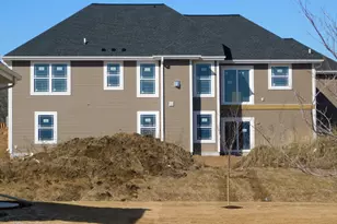 716 Hummingbird Ct, Grafton, WI 53024 - Photo 4