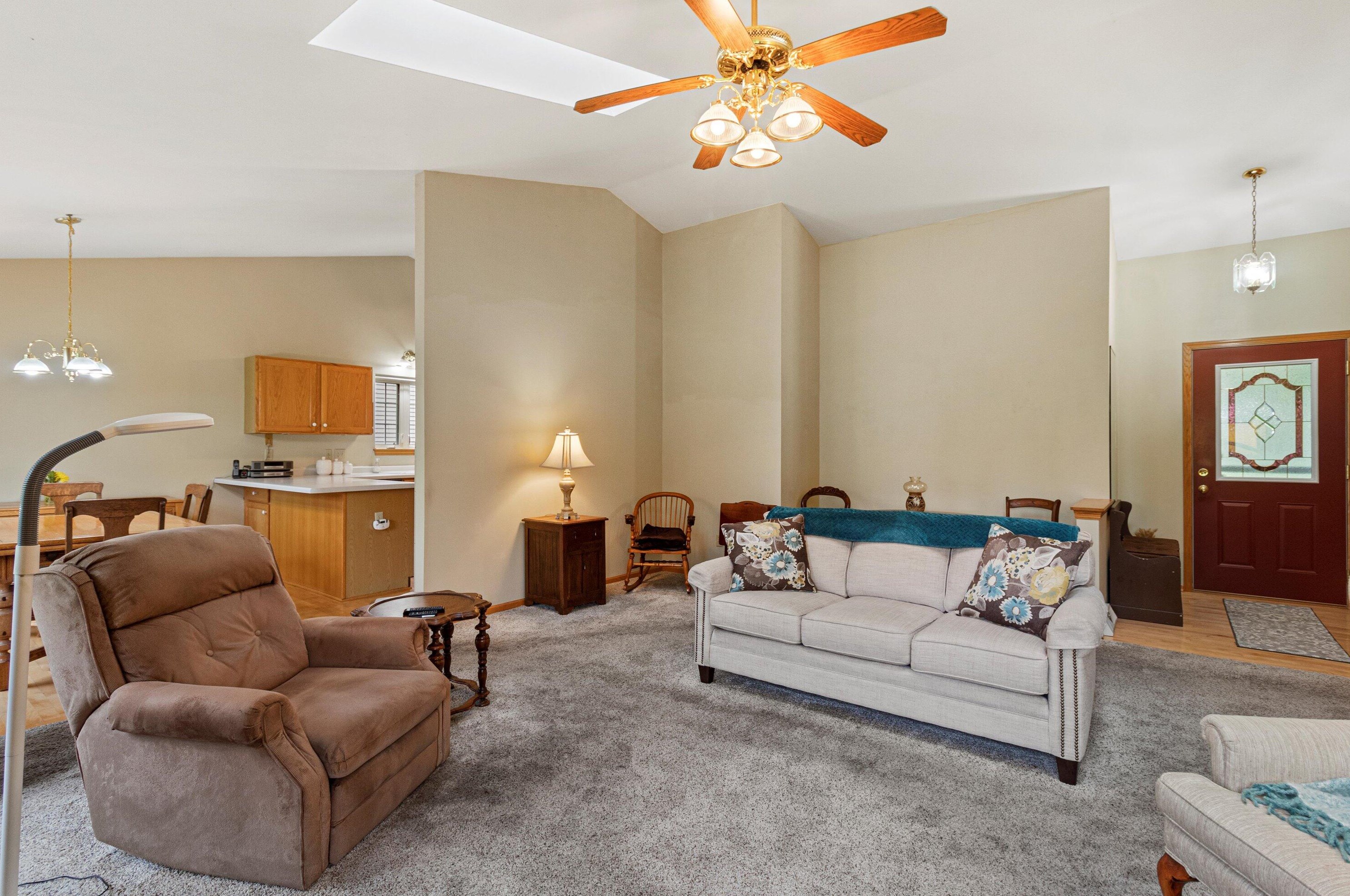 7141 S Beachwood Ct, Hales Corners, WI 53132