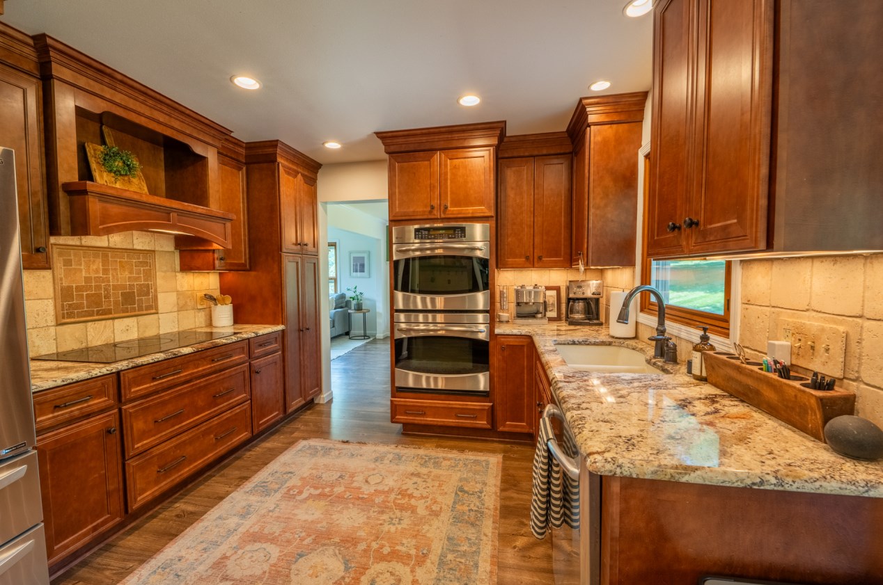 2131 Meghan Ln, Hartford, WI 53027