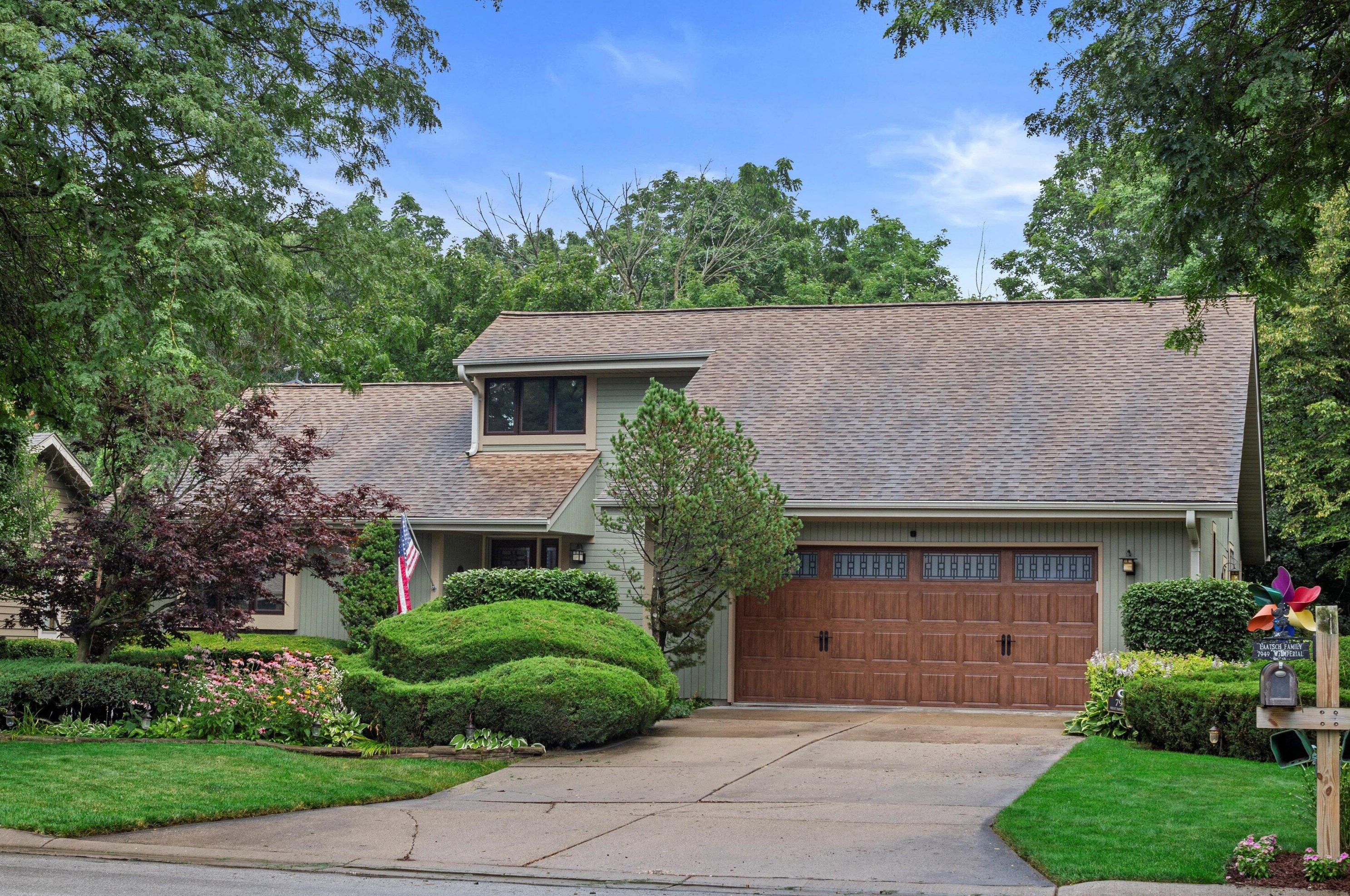 7949 W Imperial Dr, Hales Corners, WI 53132