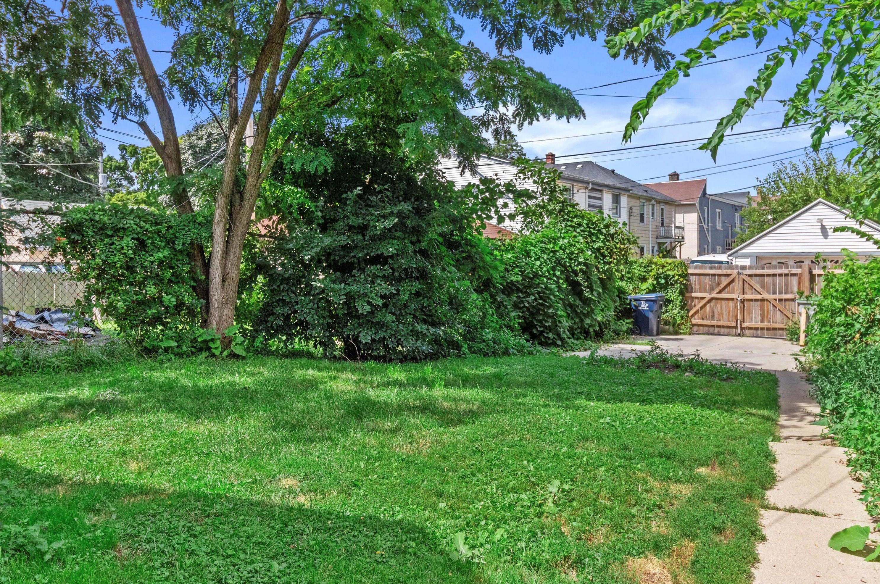 4216 Burleigh St, Milwaukee WI 53210-1761 exterior