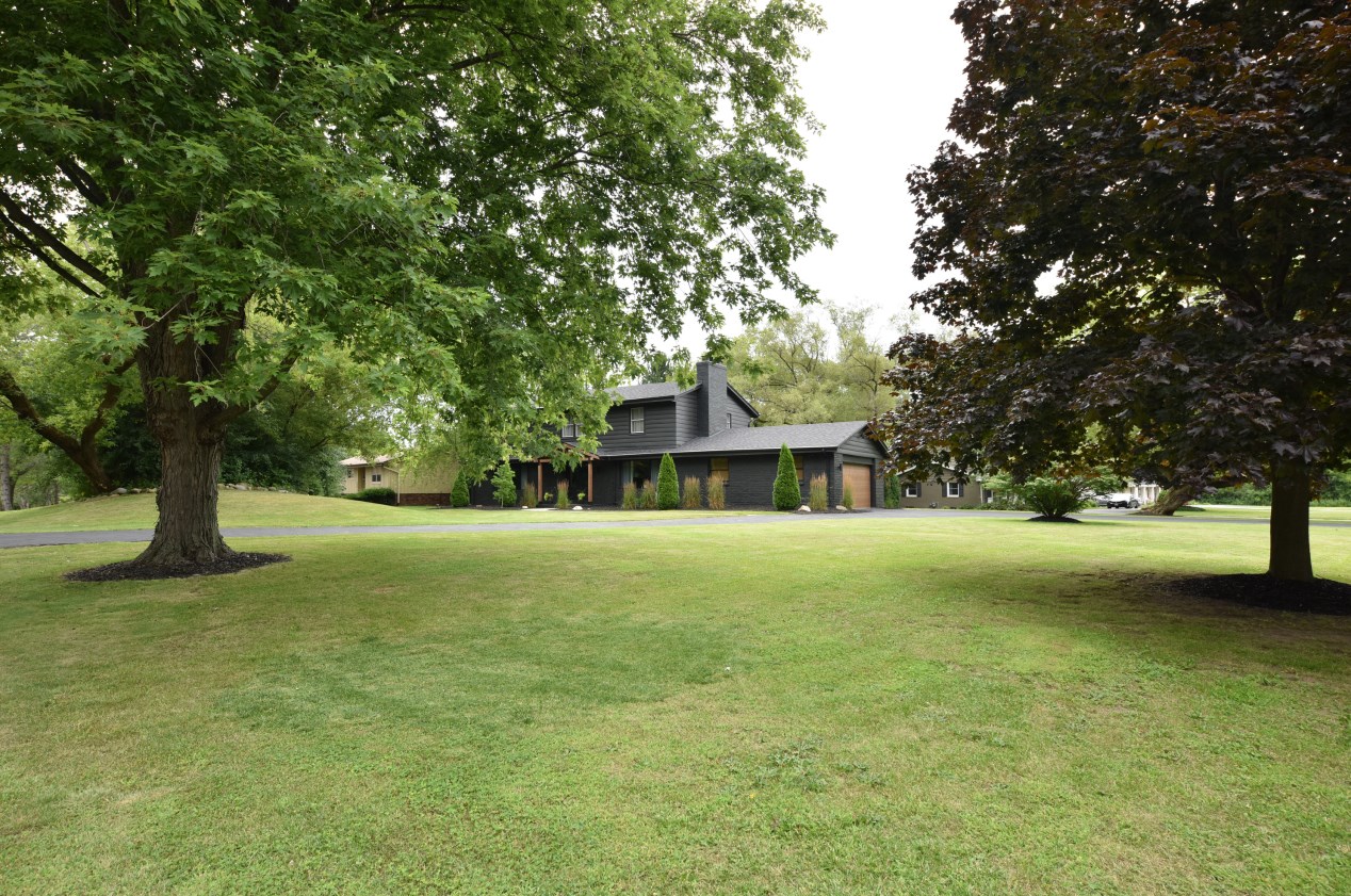 9220 N Sleepy Hollow Ln, Milwaukee, WI 53217