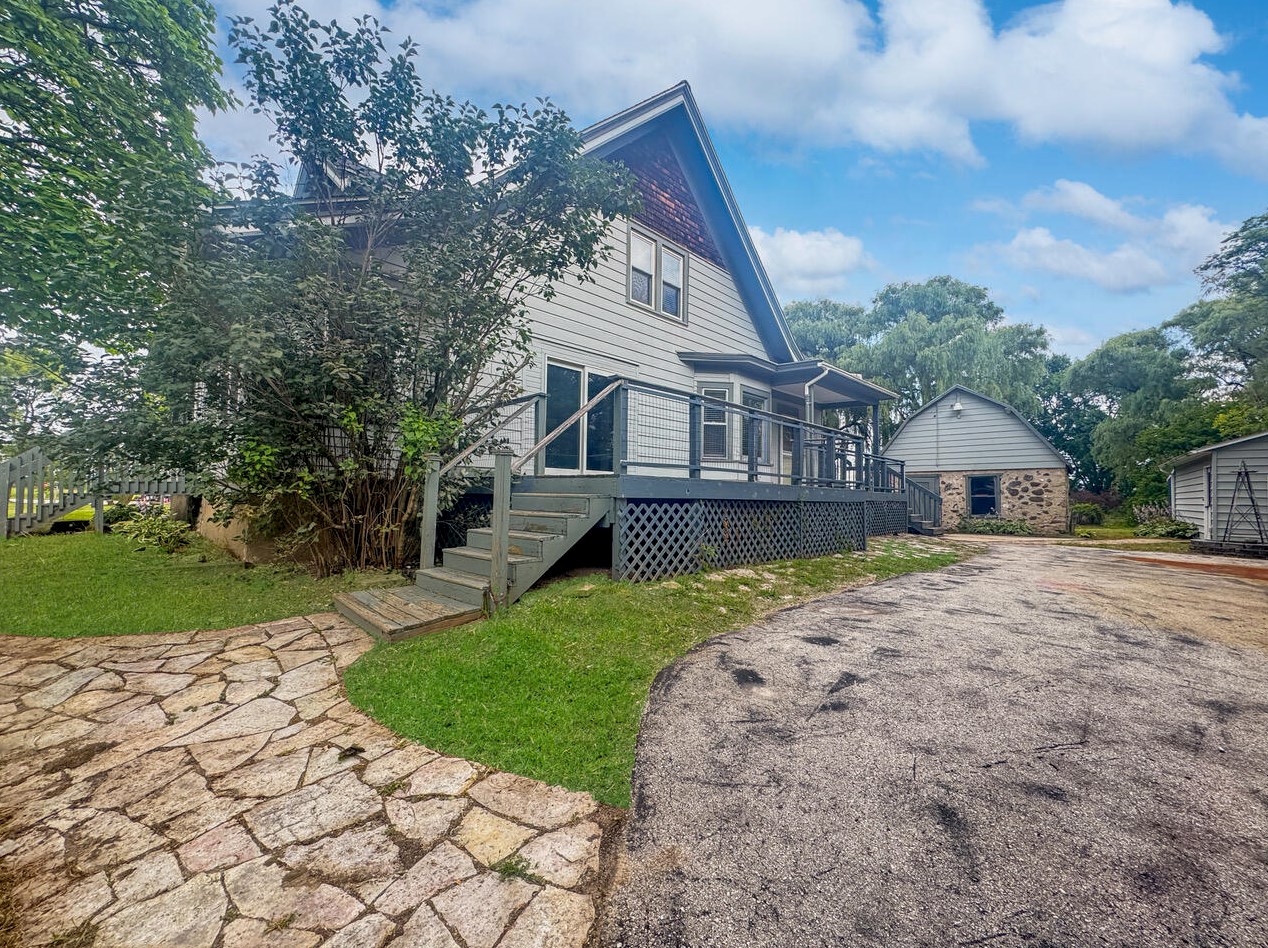 4874 Country Aire Dr, Cedarburg, WI 53012