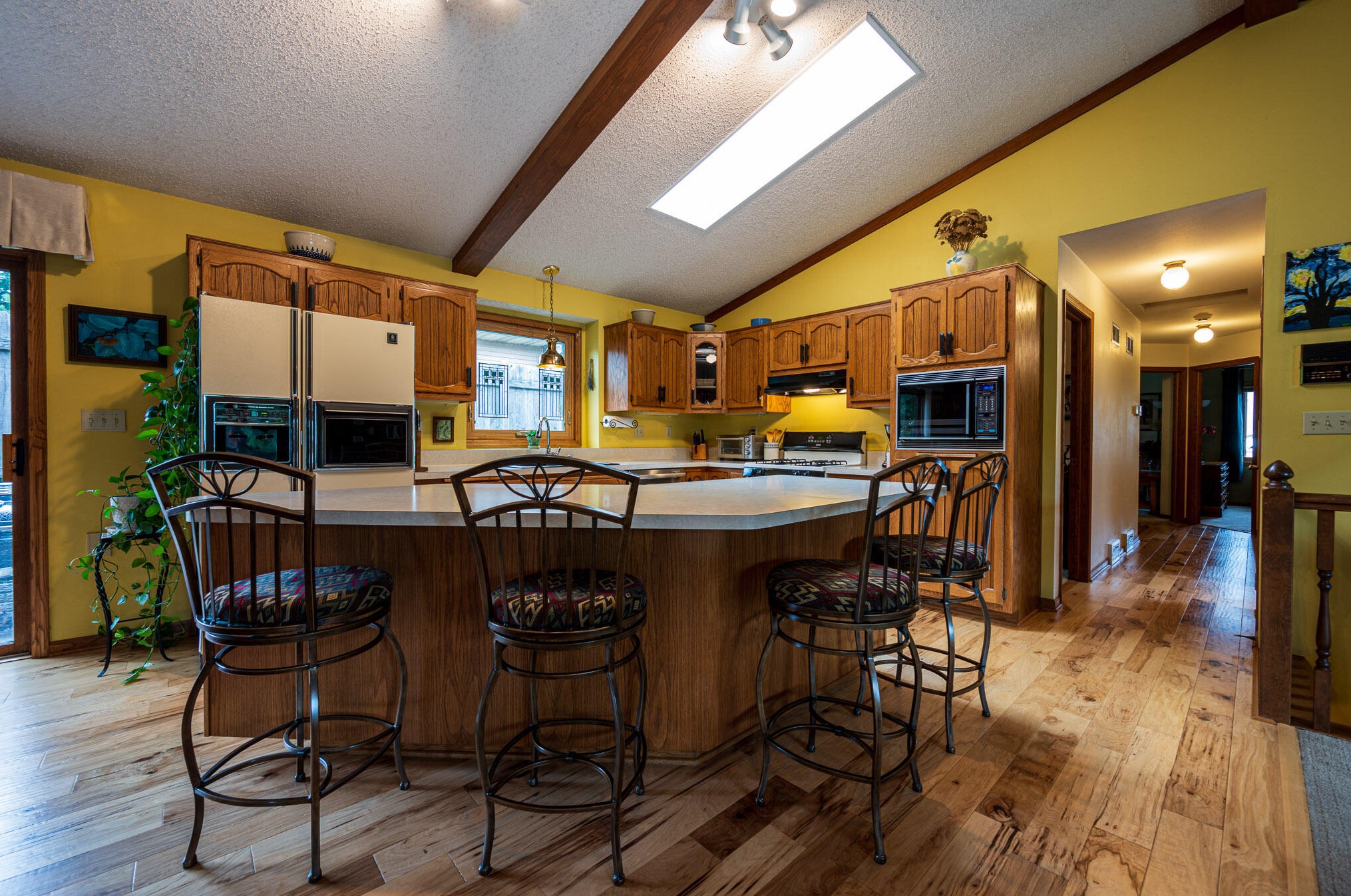 5225 18th St, Milwaukee, WI 53221-3801