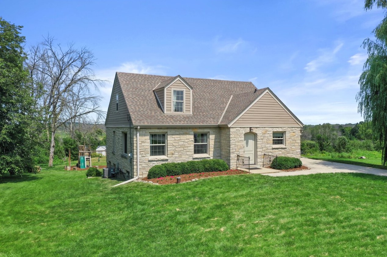 21140 Gumina Rd, Pewaukee, WI 53072