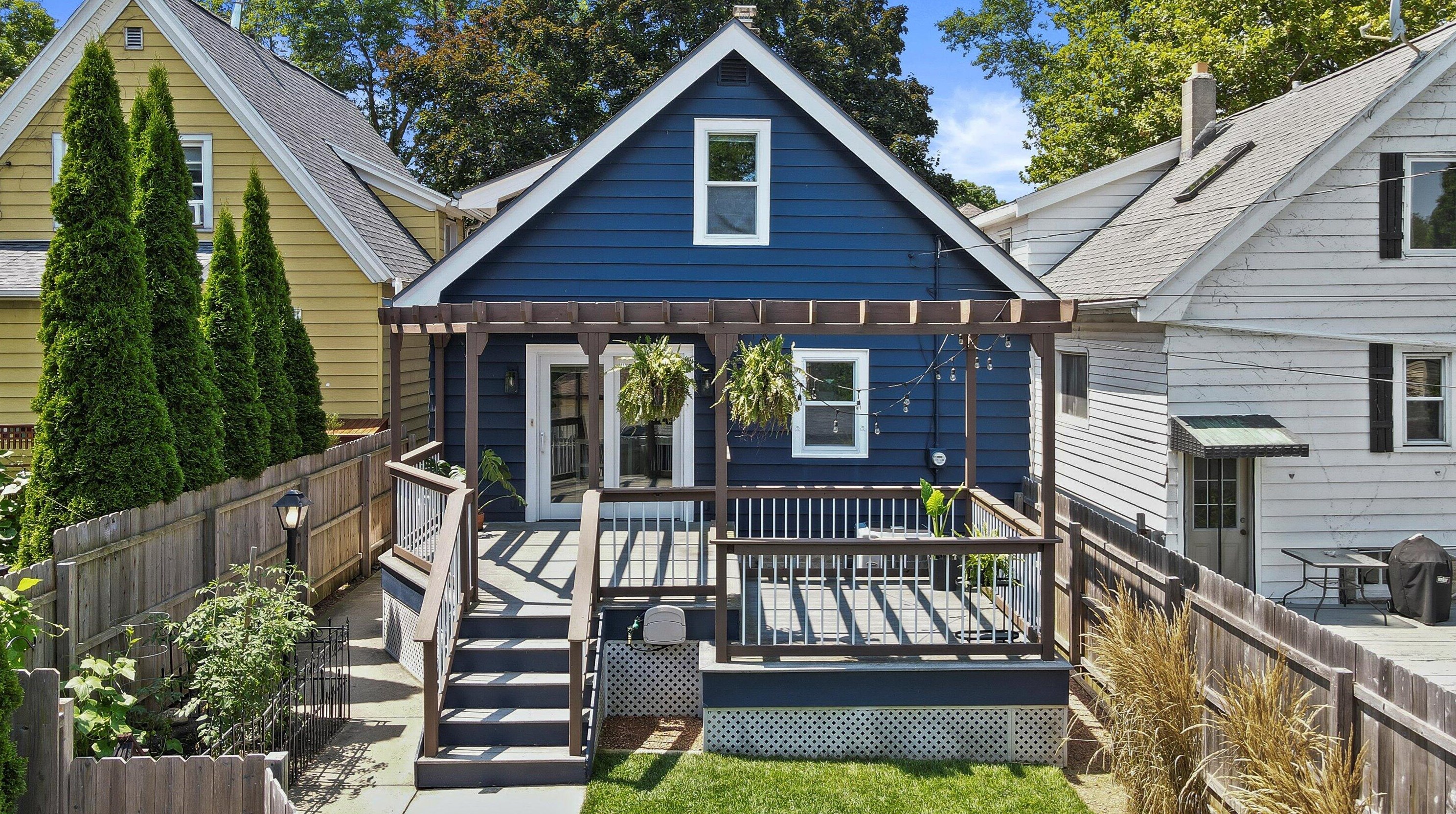 3258 S New York Ave, Milwaukee, WI 53207