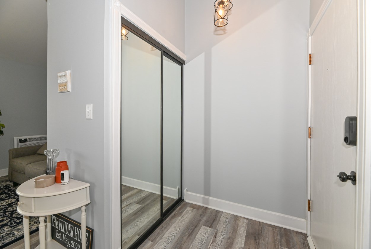 3915 84th St, Milwaukee, WI 53228-2343