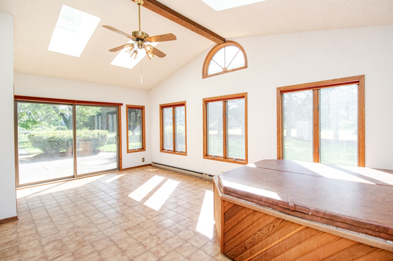 20025 Freedom Ct, Brookfield, WI 53045