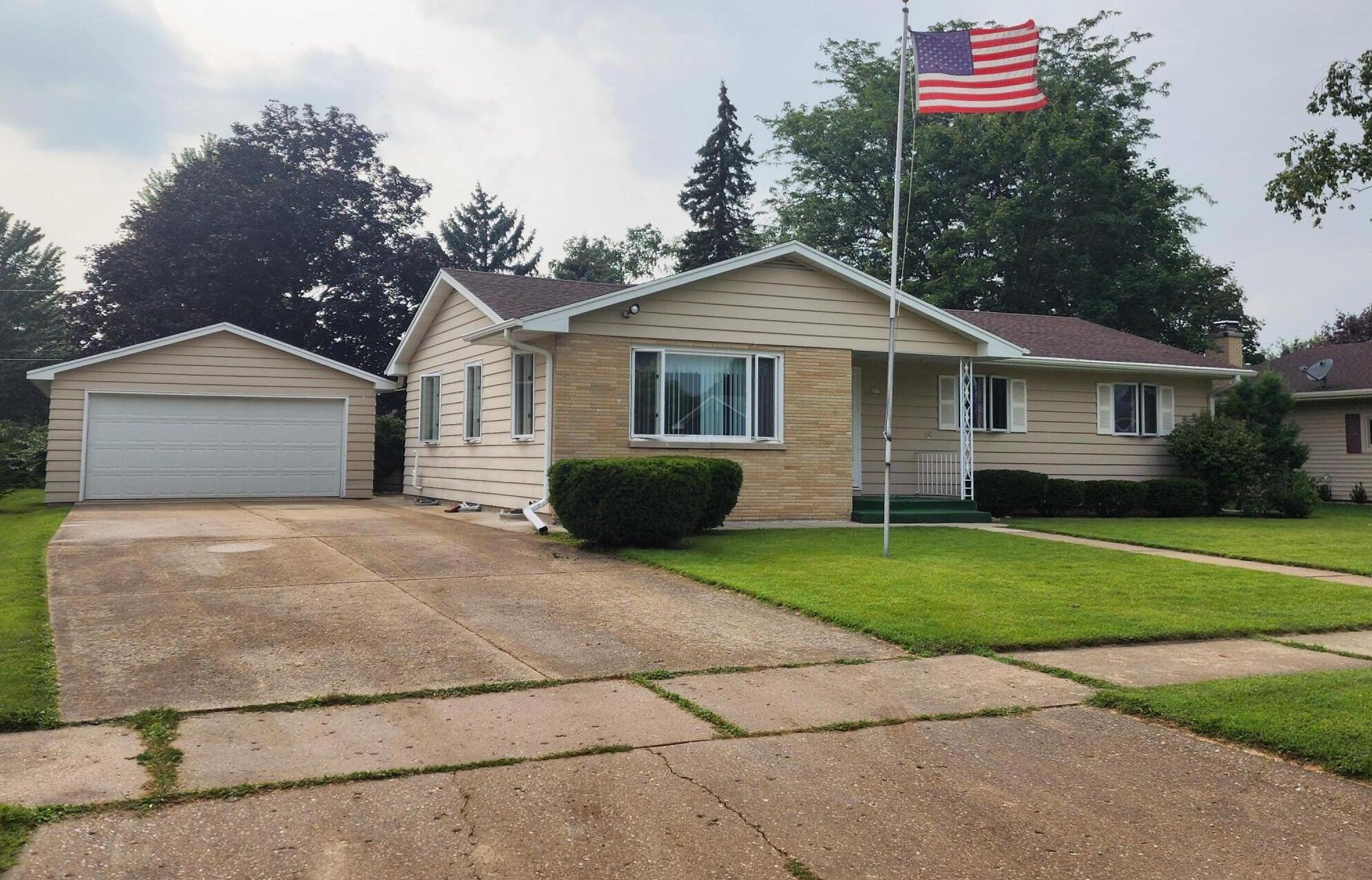 317 Dardis Dr, Lyons, WI 53105