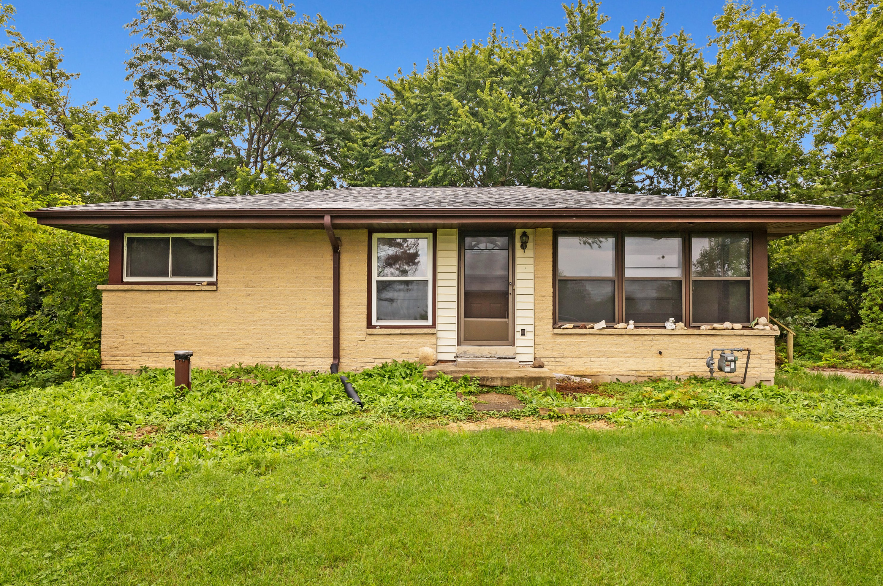 7723 Wind Lake Rd, Waterford, WI 53185-1517