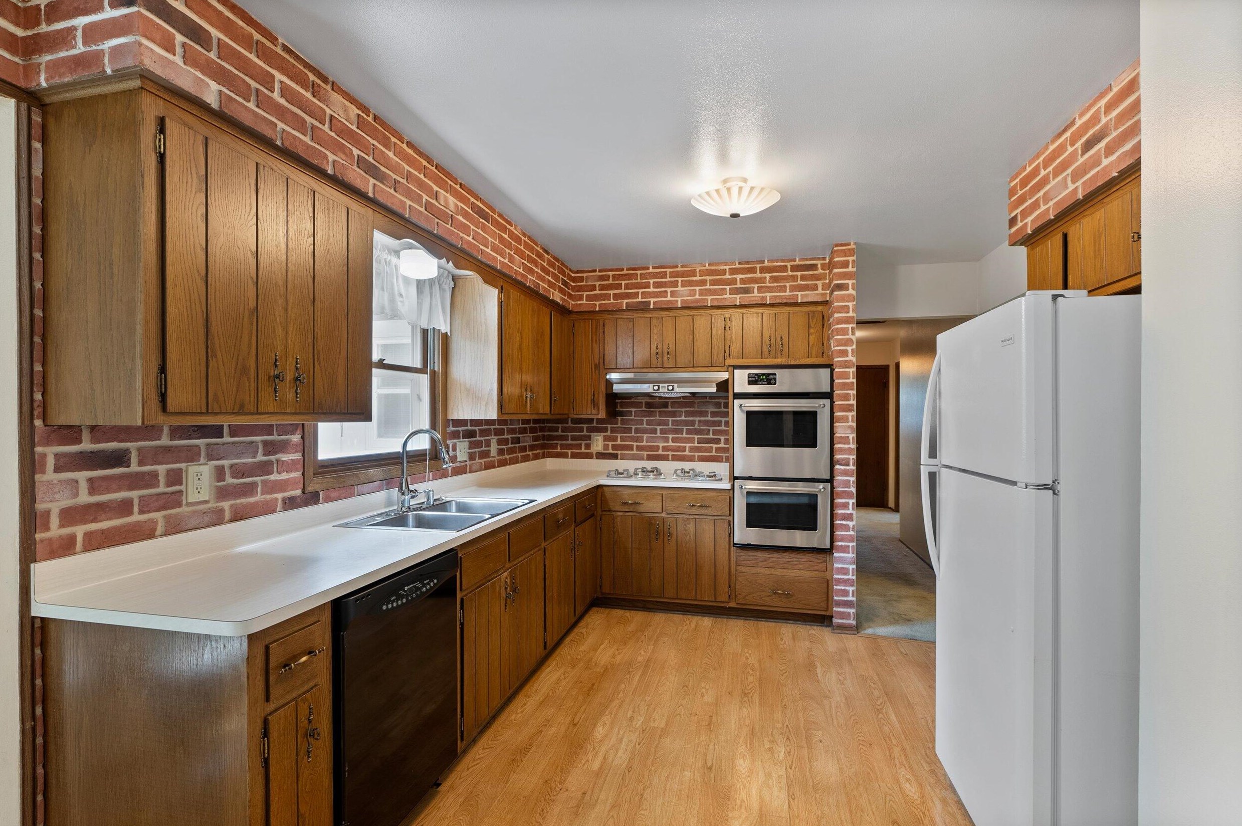 6901 N Milwaukee River Pkwy, Milwaukee, WI 53209