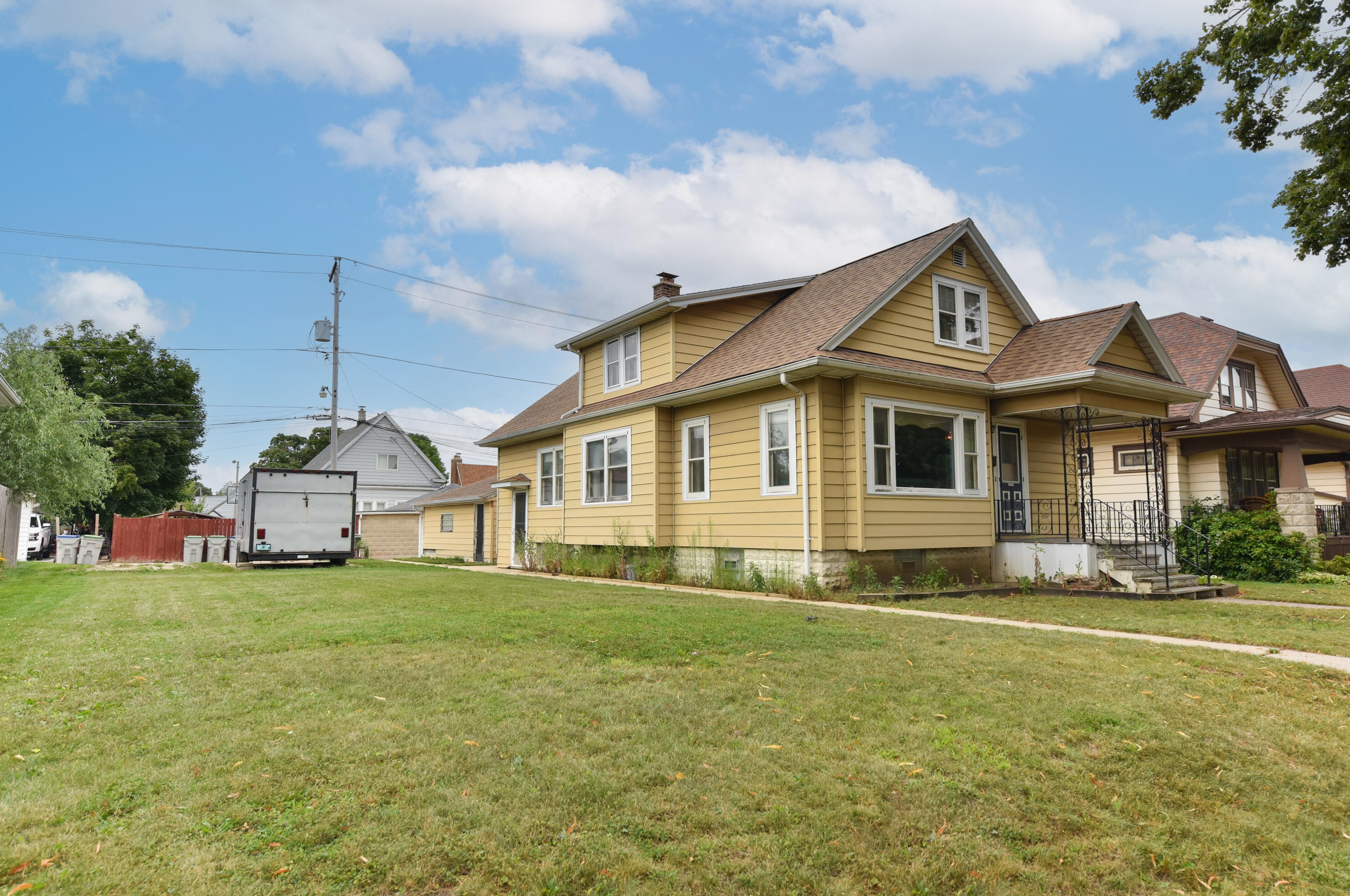 3427 S 15th Pl, Milwaukee, WI 53215