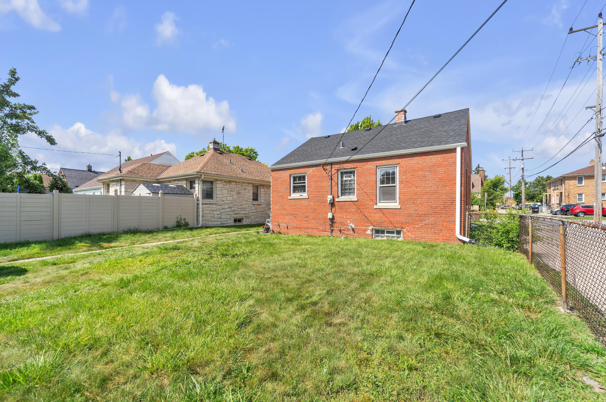 2318 55th St, Milwaukee WI  53219-2210 exterior