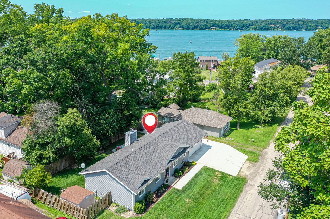 4219 Orange St, Delavan, WI 53115