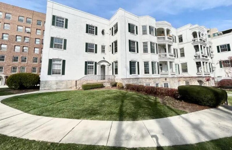 1228 E Juneau Ave #1, Milwaukee, WI 53202