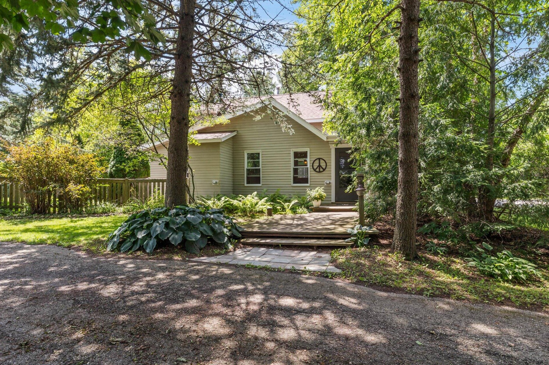 6083 Spring Valley Rd, Lyons, WI 53105