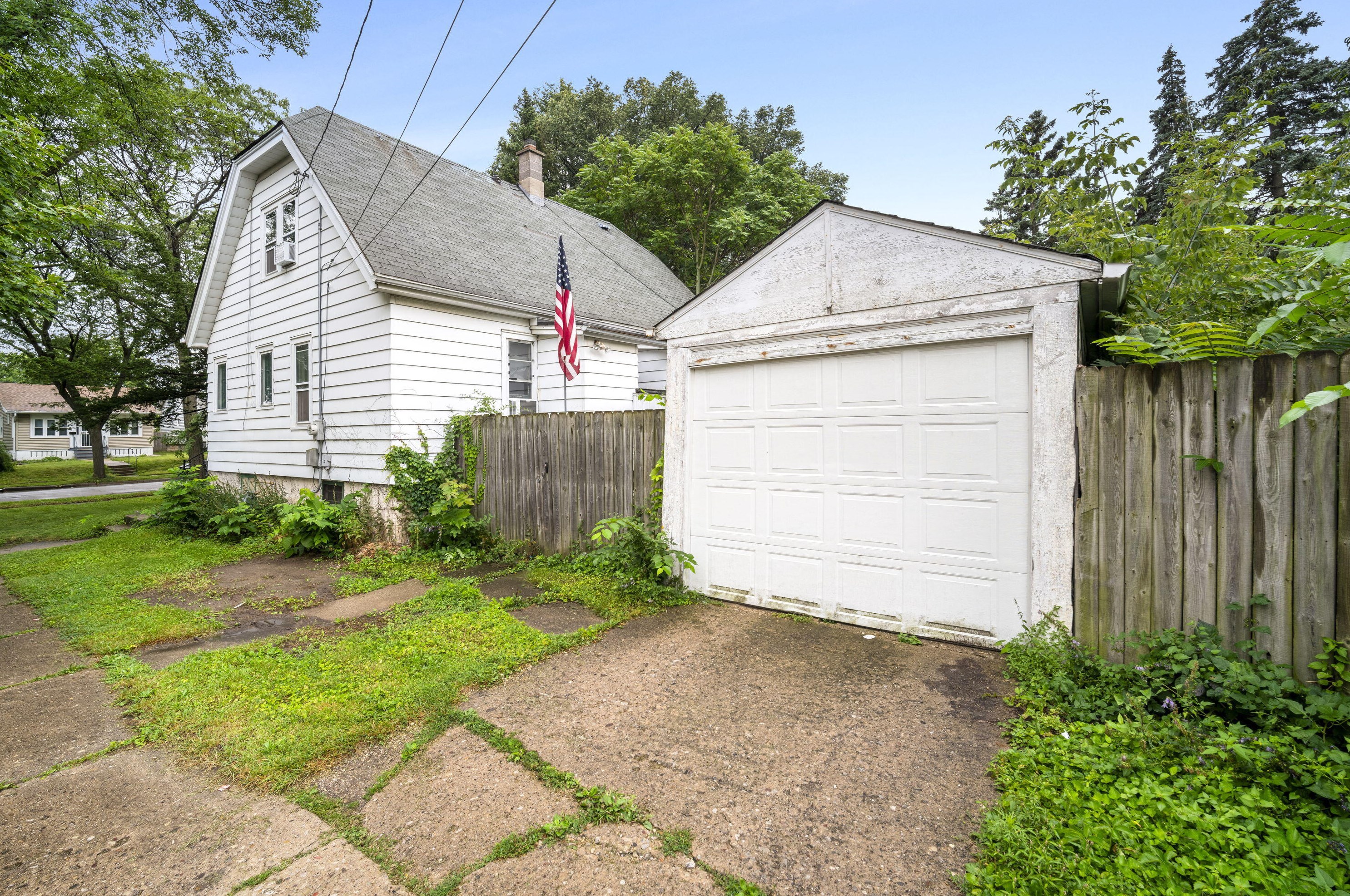 2477 N 57th St, Milwaukee, WI 53210