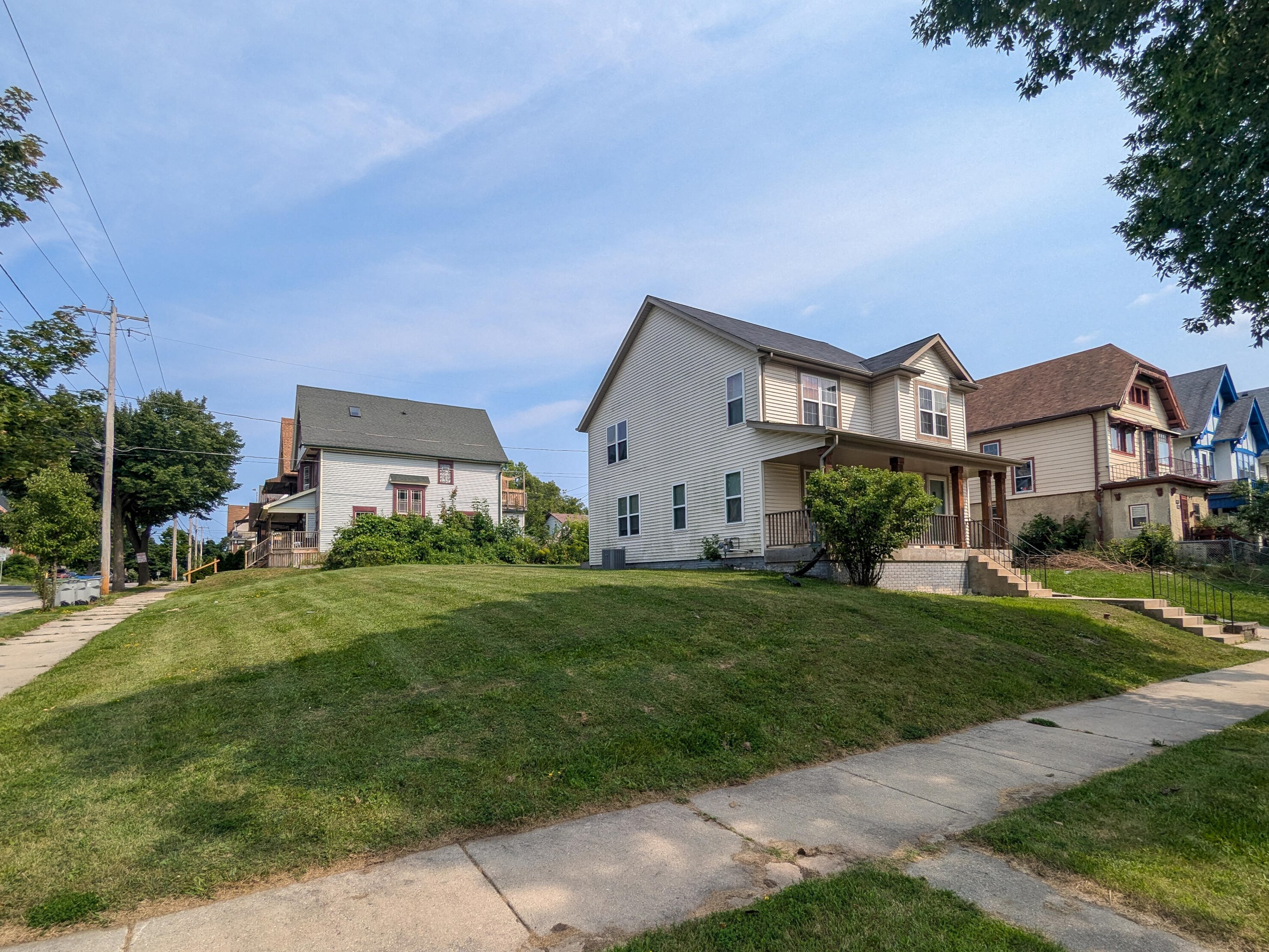 2572 N Palmer St, Milwaukee, WI 53212