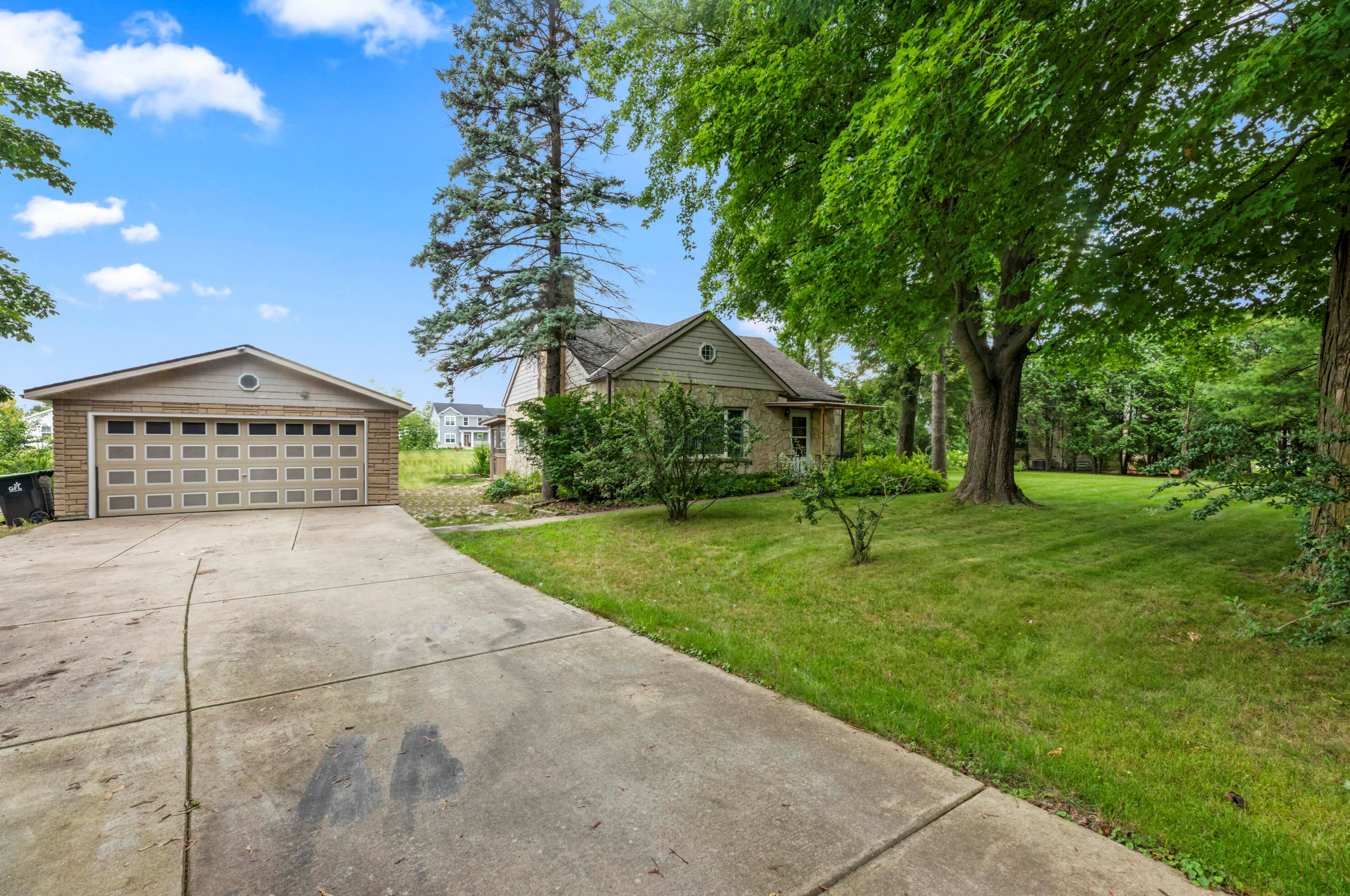 21308 Main St, Lannon, WI 53046-9716
