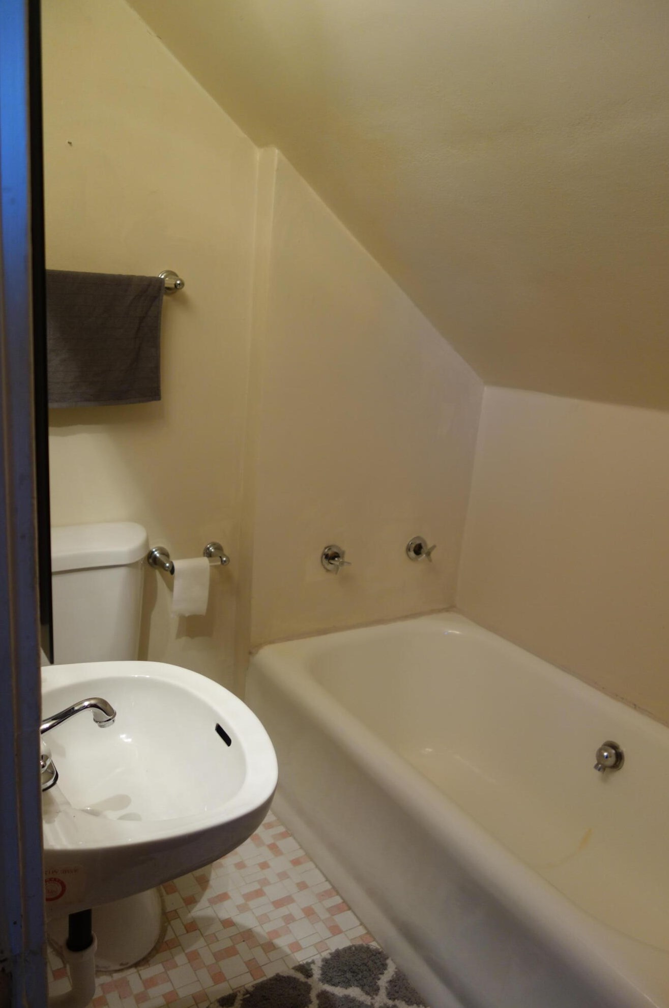 4213 1st St, Milwaukee WI  53212-1019 exterior