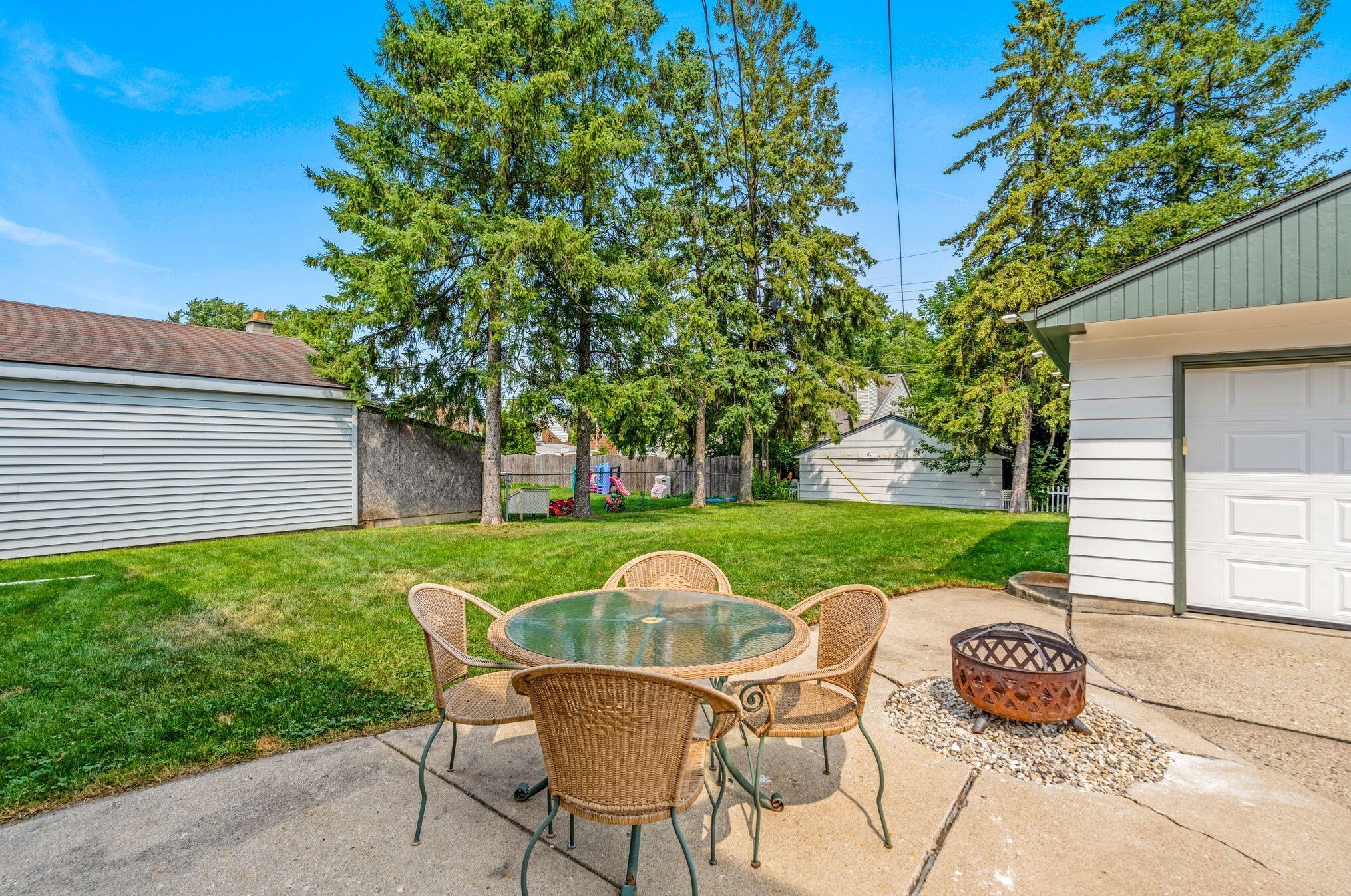 3652 88th St, Milwaukee WI  53228-1532 exterior