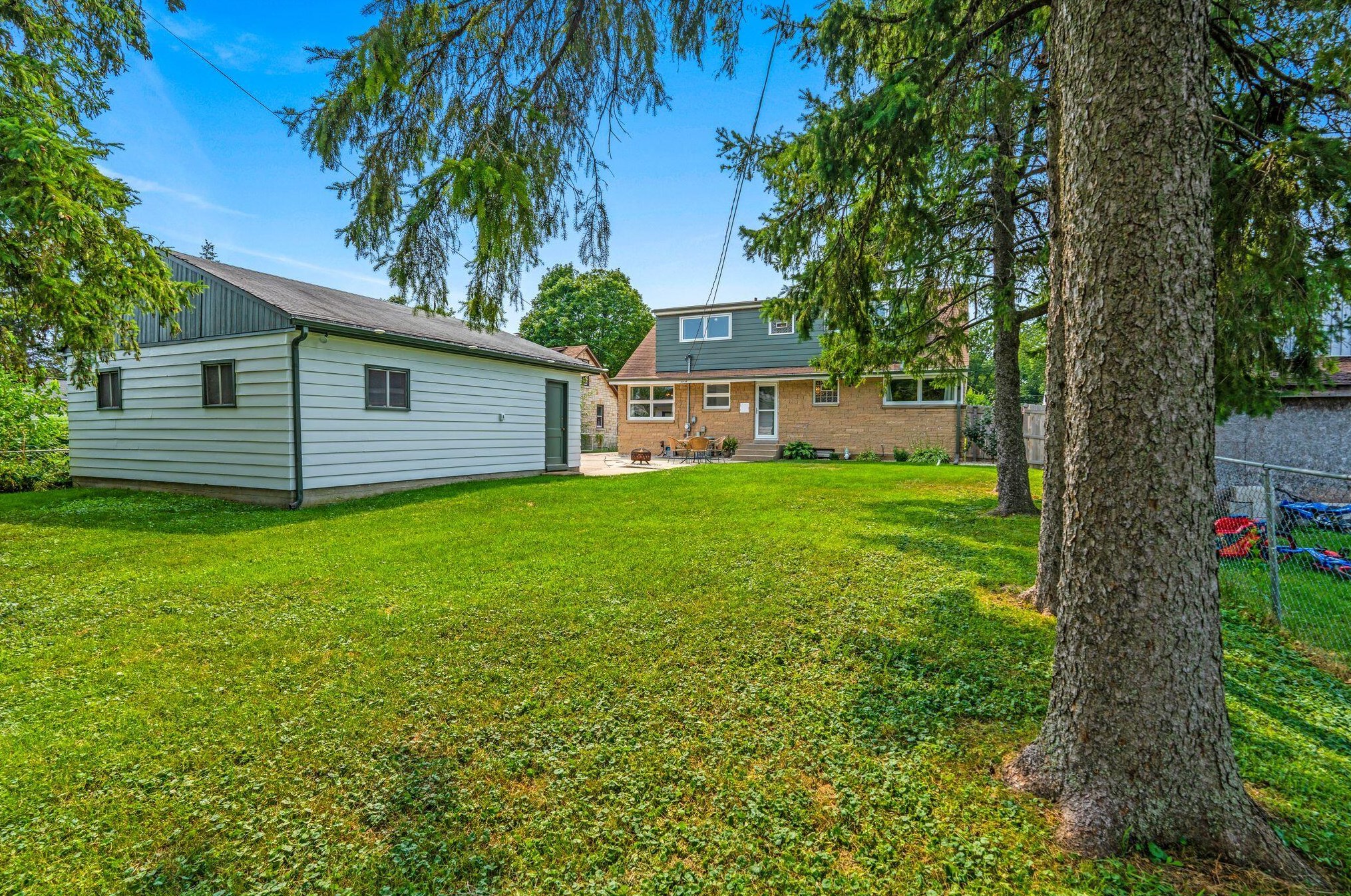 3652 88th St, Milwaukee WI  53228-1532 exterior