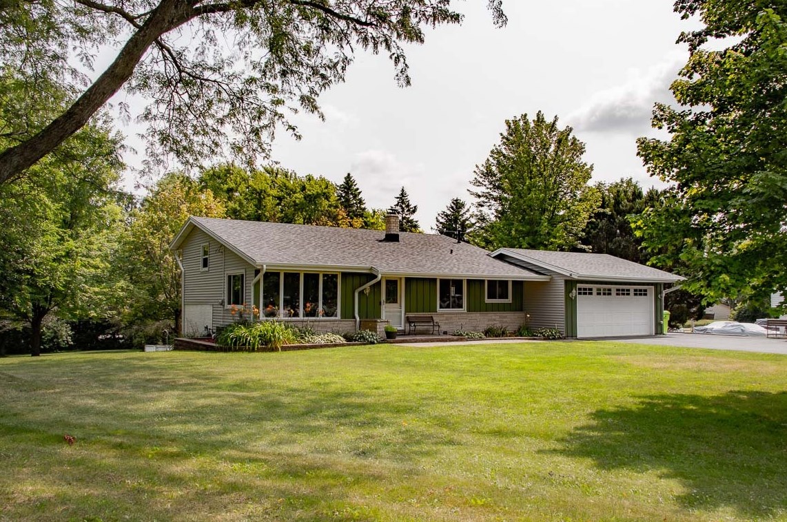 3119 Skyline Ct, Hubertus, WI 53033
