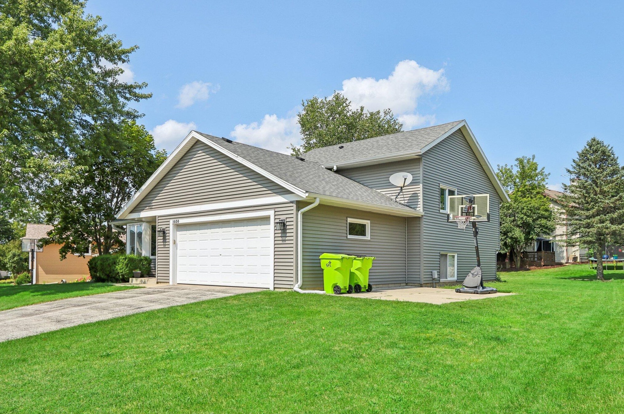 1030 Wellington Way, Chenequa, WI 53029