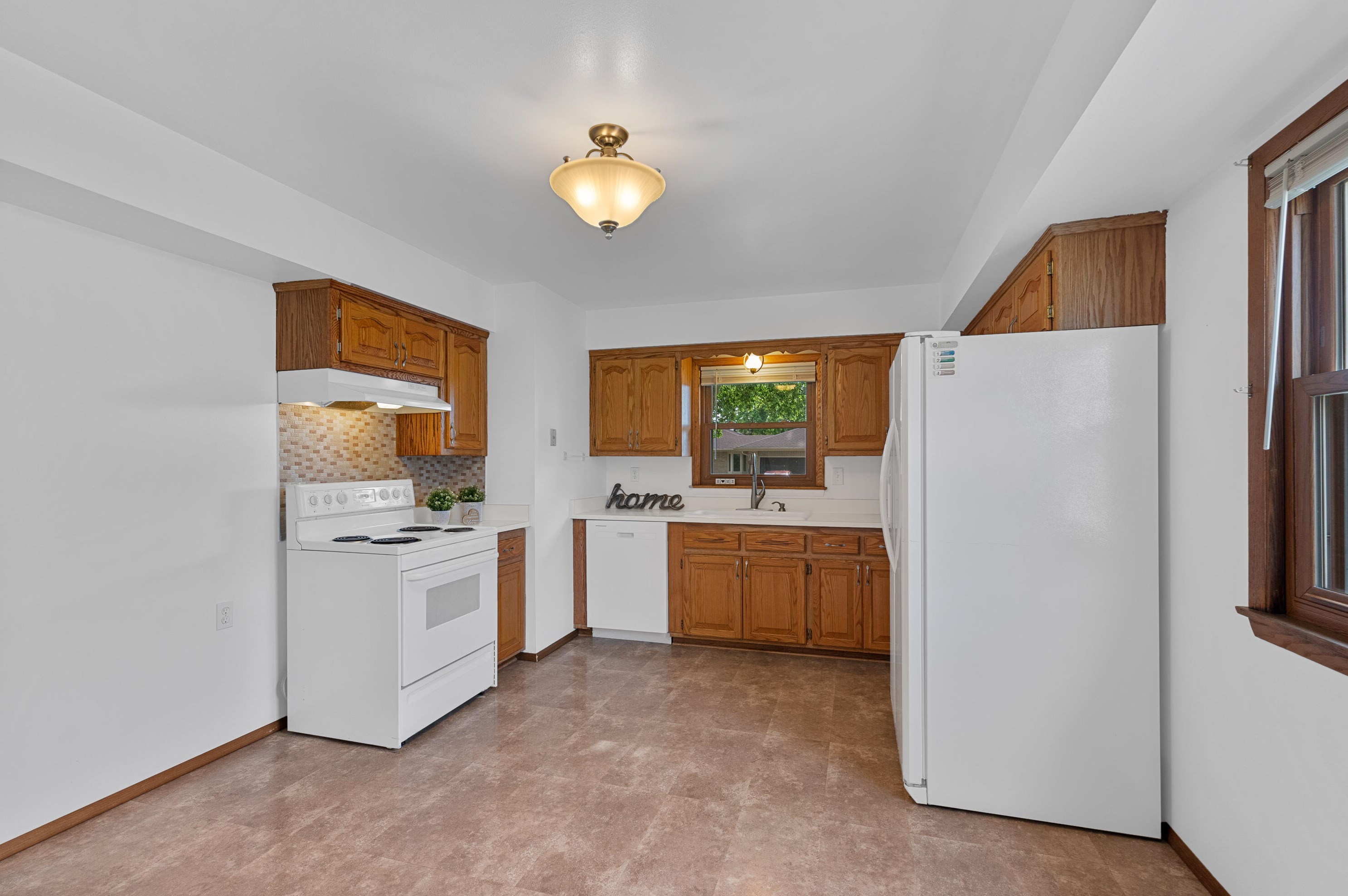 2551 93, Milwaukee WI 53226-1703 exterior