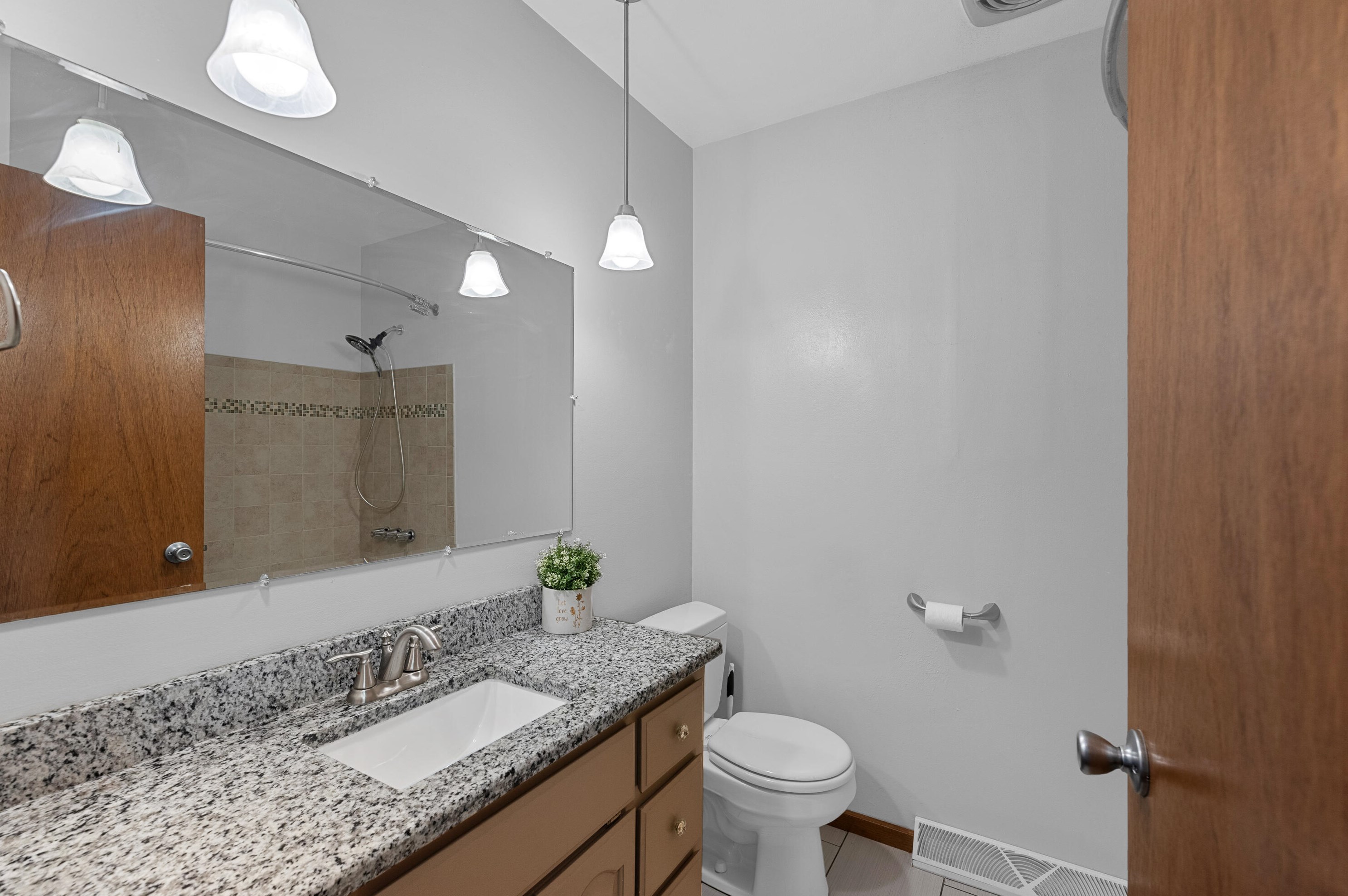 2551 93, Milwaukee WI 53226-1703 exterior