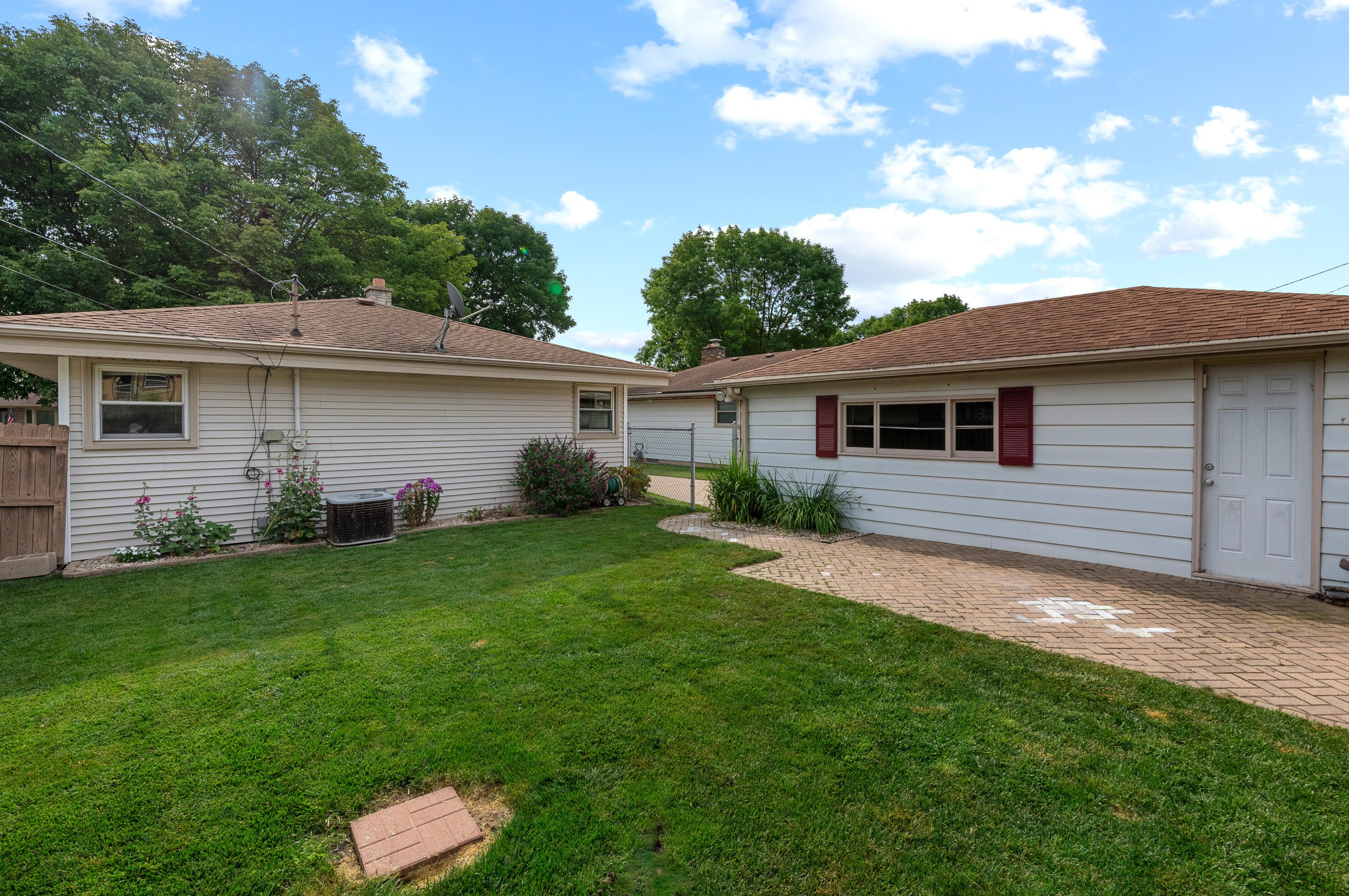 2551 93, Milwaukee WI 53226-1703 exterior