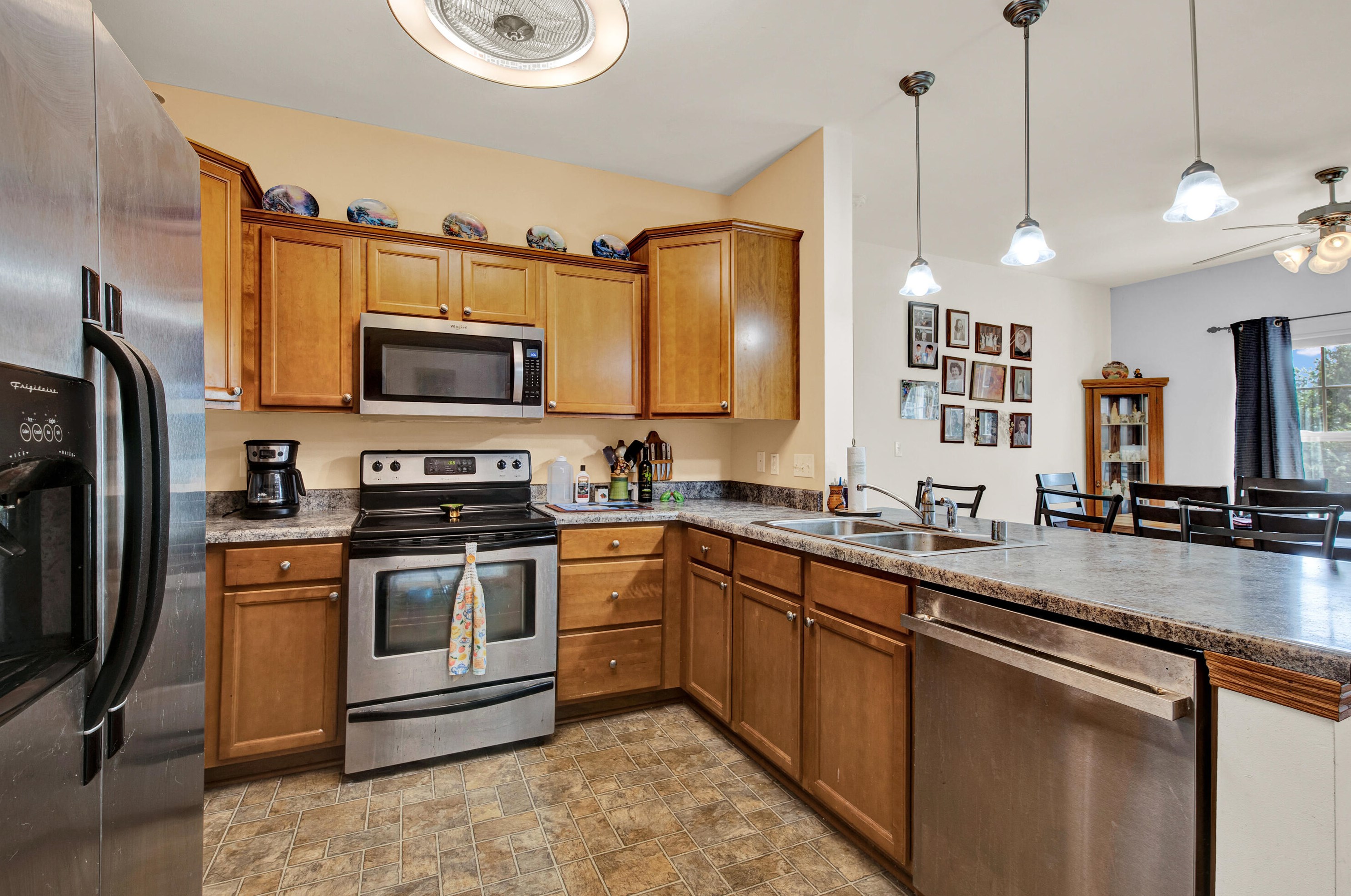 941 Autumn Ridge Ln, Hartford, WI 53027