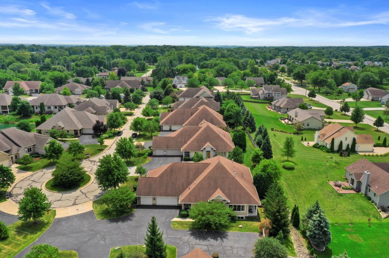 7993 S Patricia Ct, Hales Corners, WI 53132