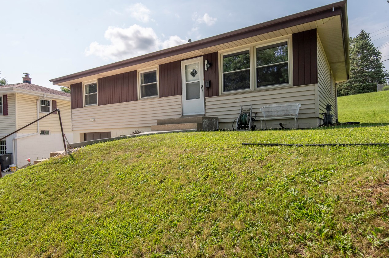 1528 Irving Pl, Waukesha, WI 53188-2236