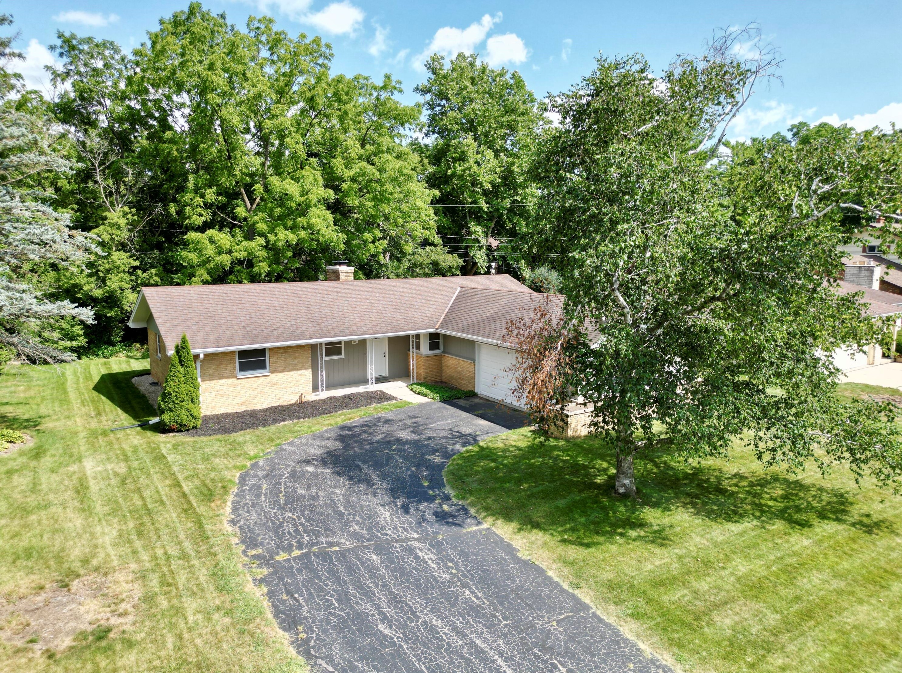 5600 S Denis Ct, Hales Corners, WI 53130