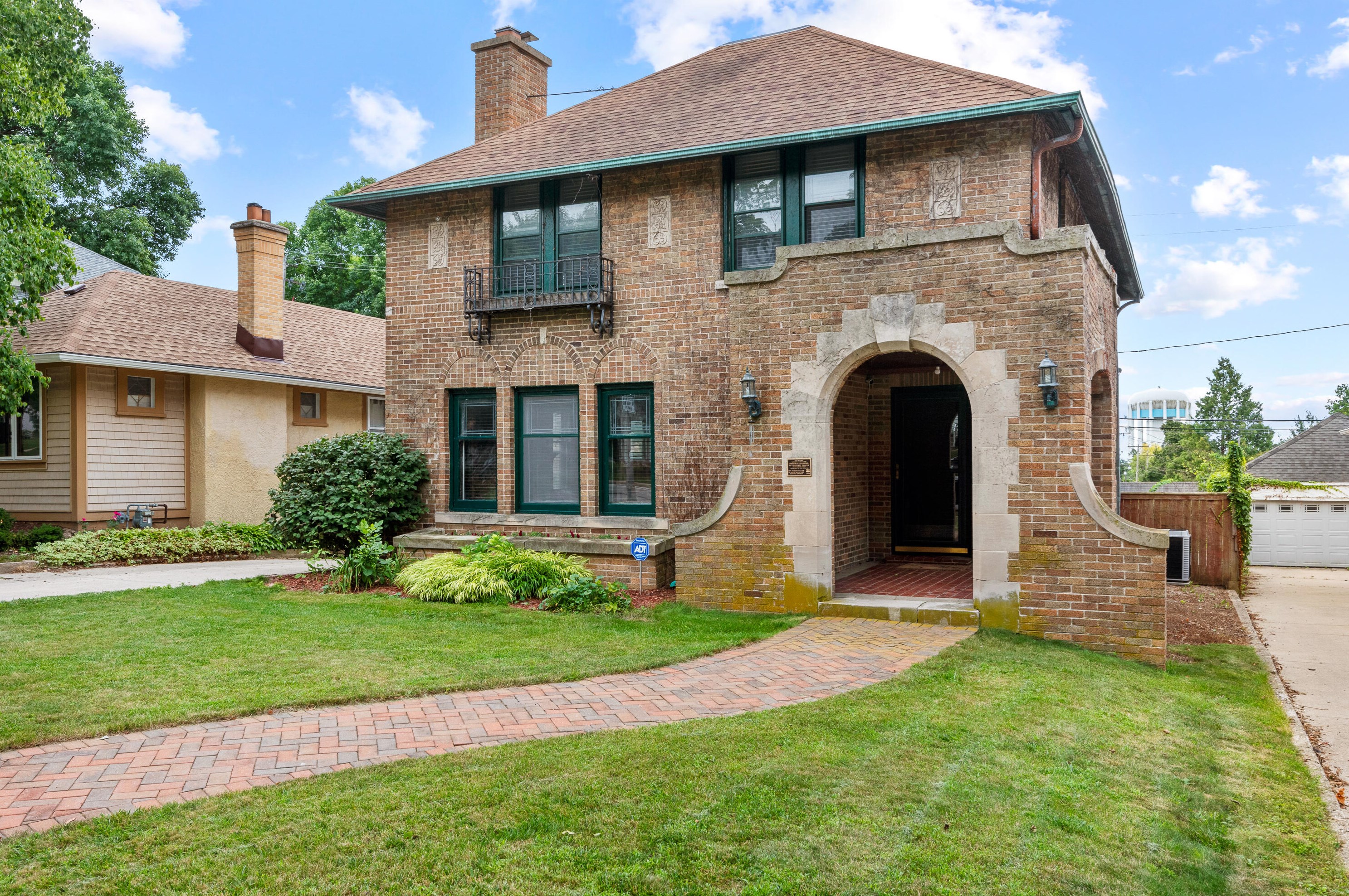 5717 W Washington Blvd, Milwaukee, WI 53208