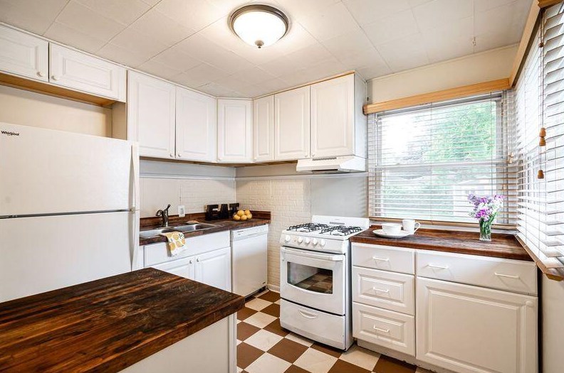 3406 Kansas Ave, Milwaukee, WI 53207-3655