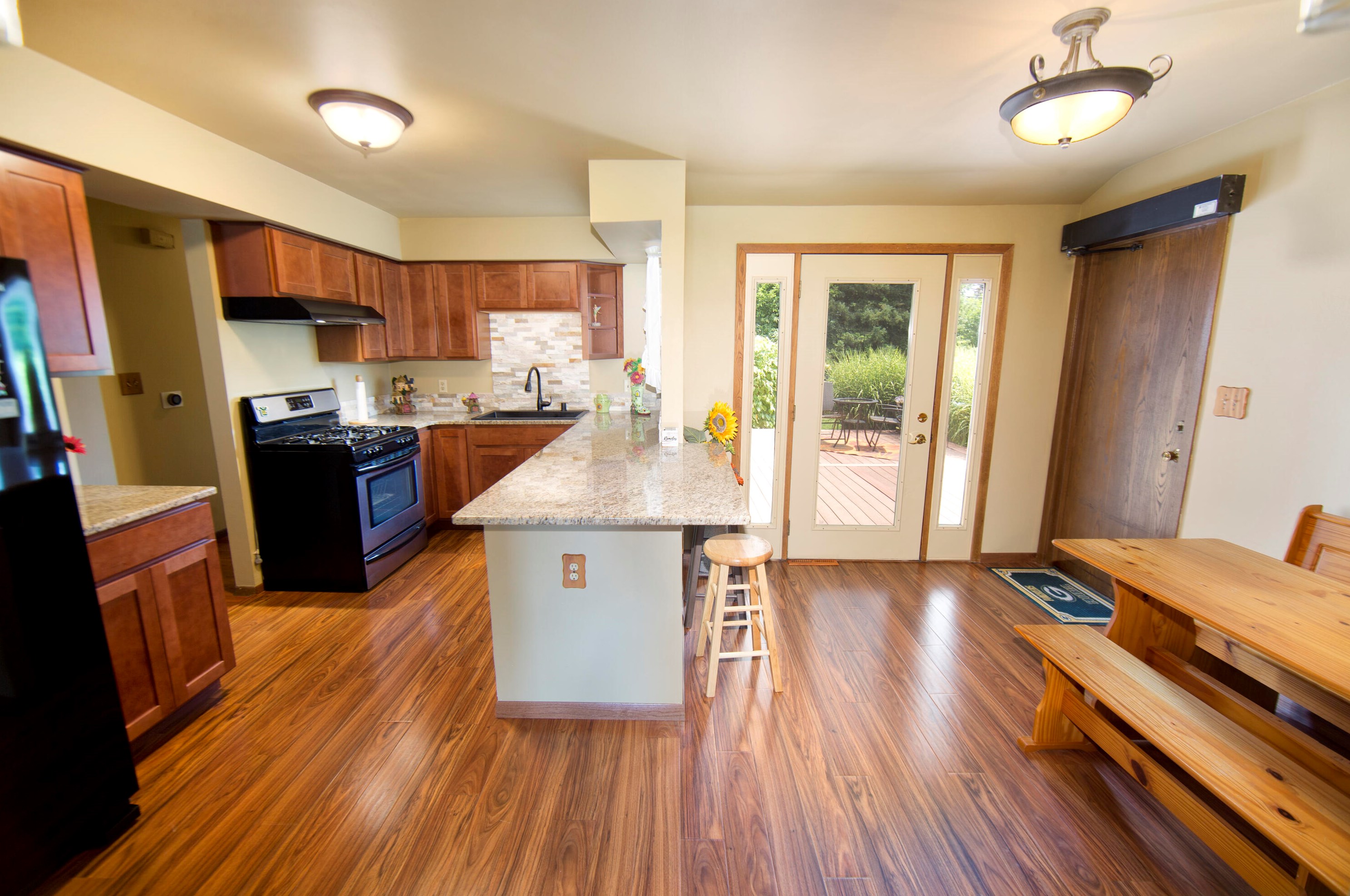 7146 S 38th St, Hales Corners, WI 53132