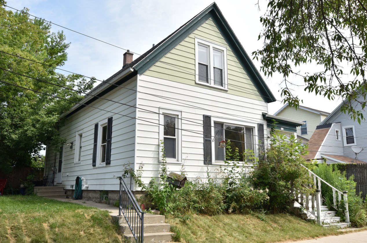 926 E Homer St, Milwaukee, WI 53207
