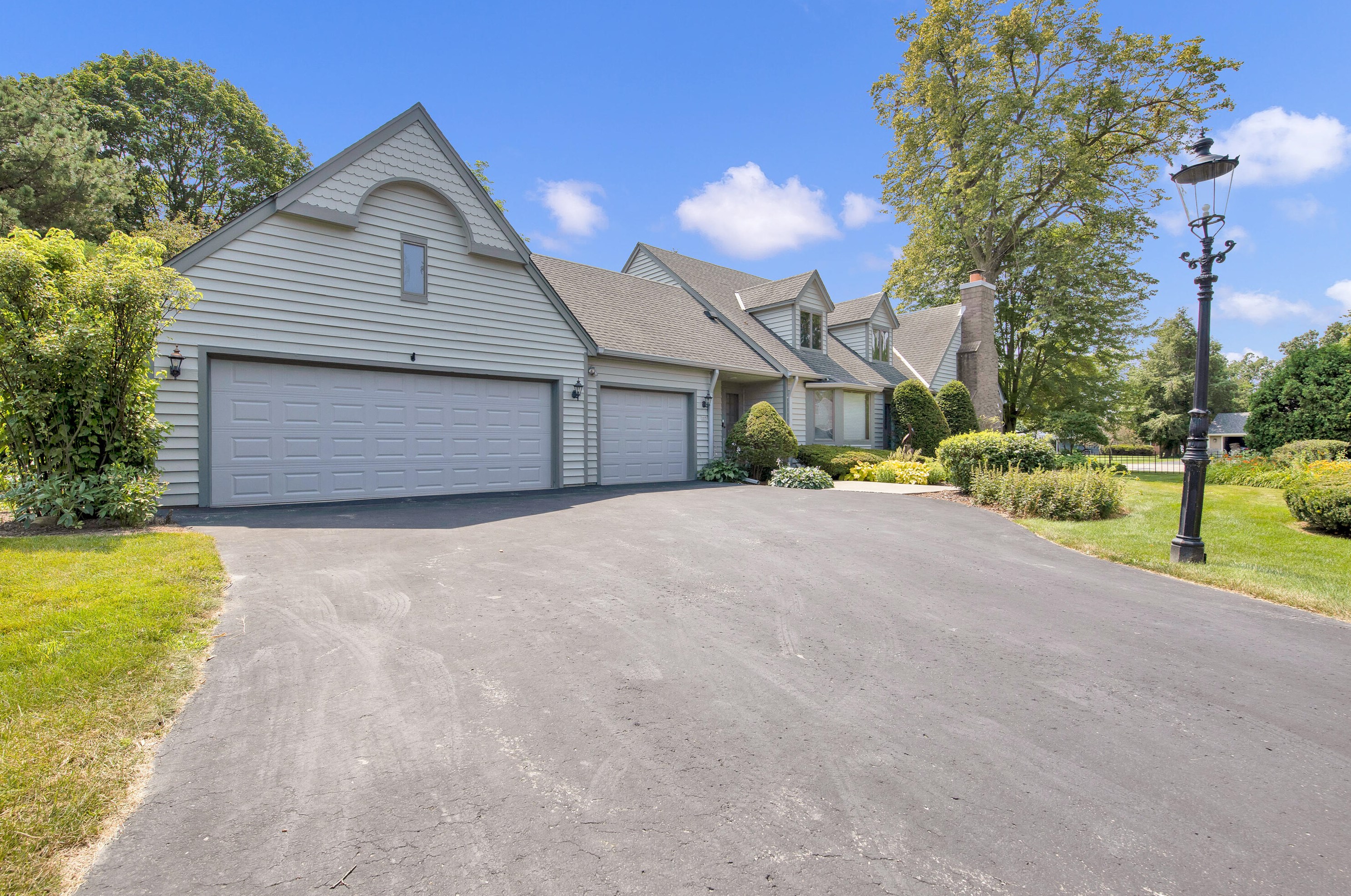 105 Pine Ter, Oconomowoc, WI 53066-2883