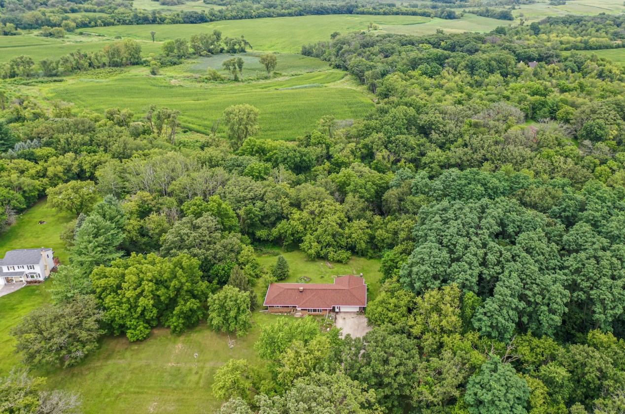 33612 Bassett Rd, Lyons, WI 53105