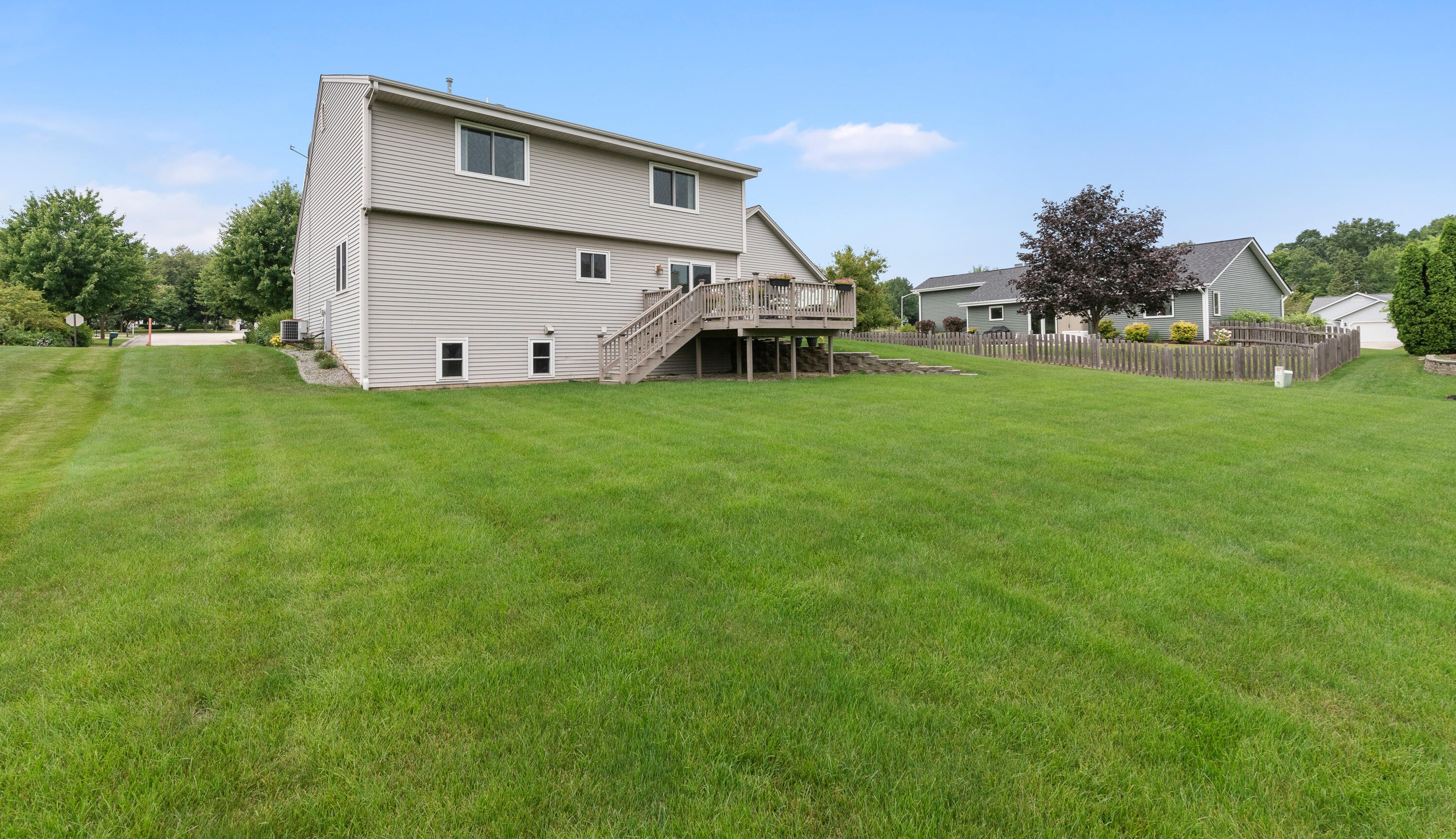 9160 S 44th St, Hales Corners, WI 53132