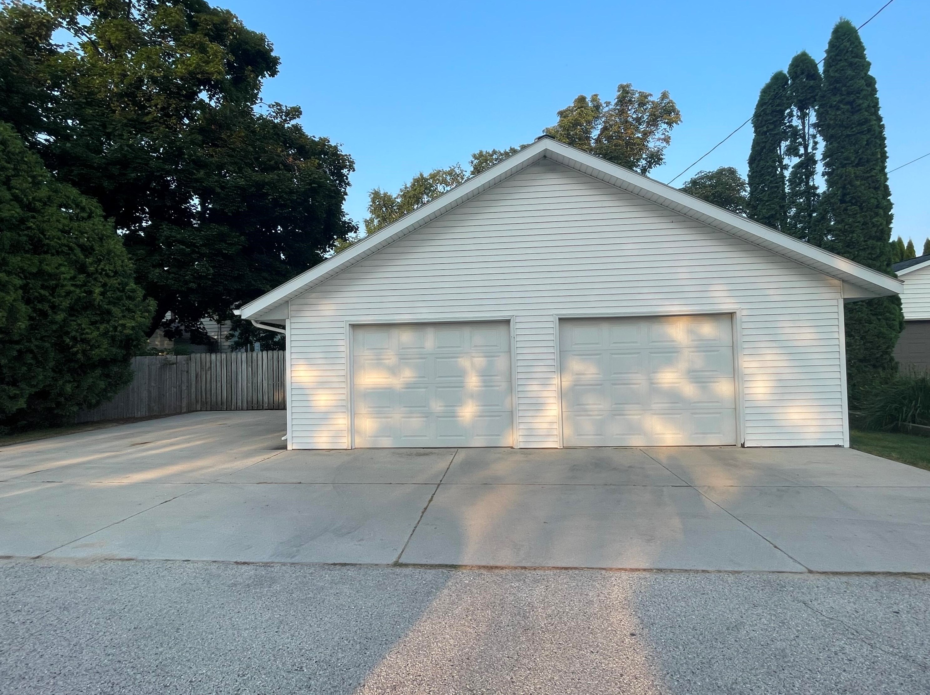 3320 12th St, Sheboygan, WI 53083-3141