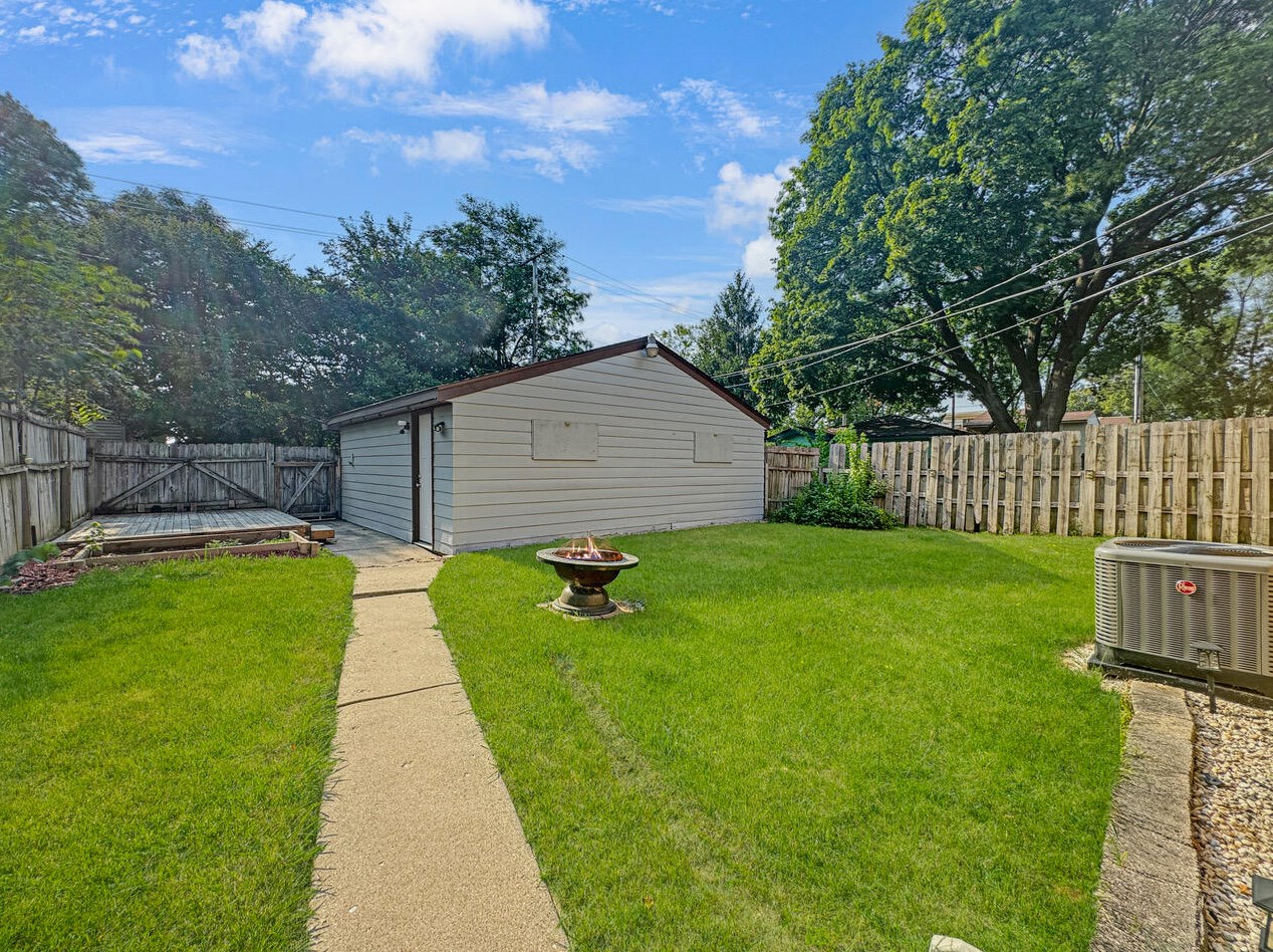 4965 N 90th St, Milwaukee, WI 53225