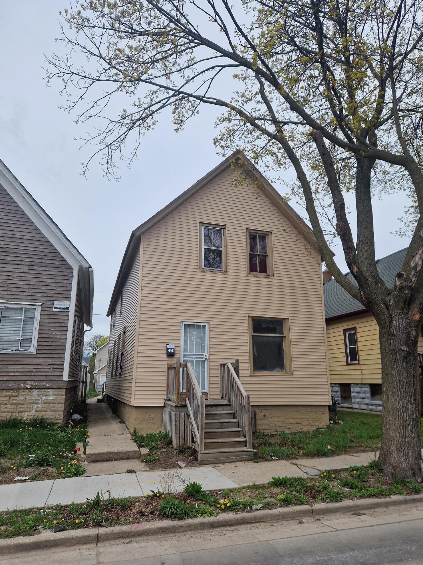 2431 N 20th St #2431a, Milwaukee, WI 53206